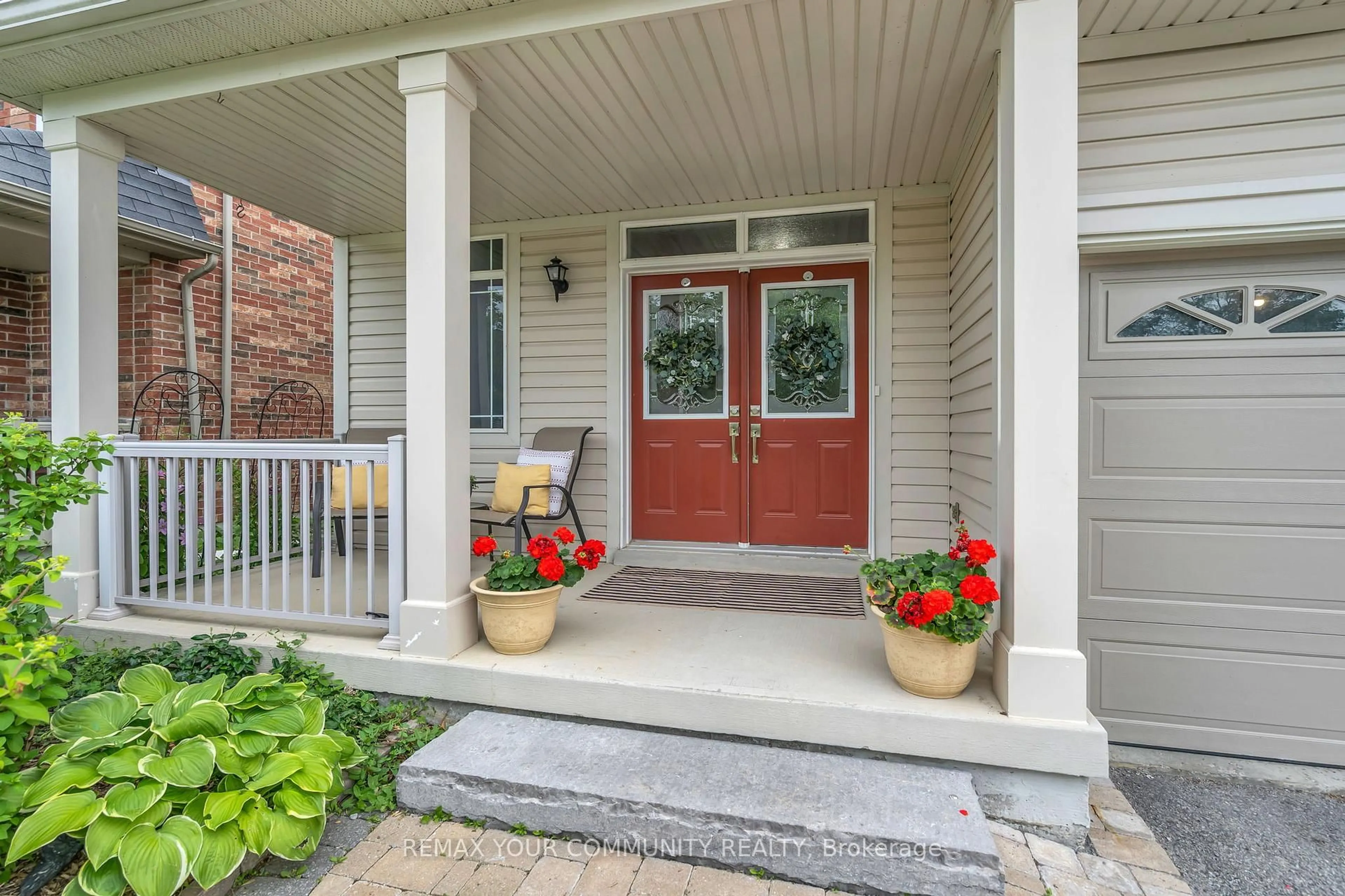 Indoor entryway for 37 Bramsey St, Georgina Ontario L0E 1R0