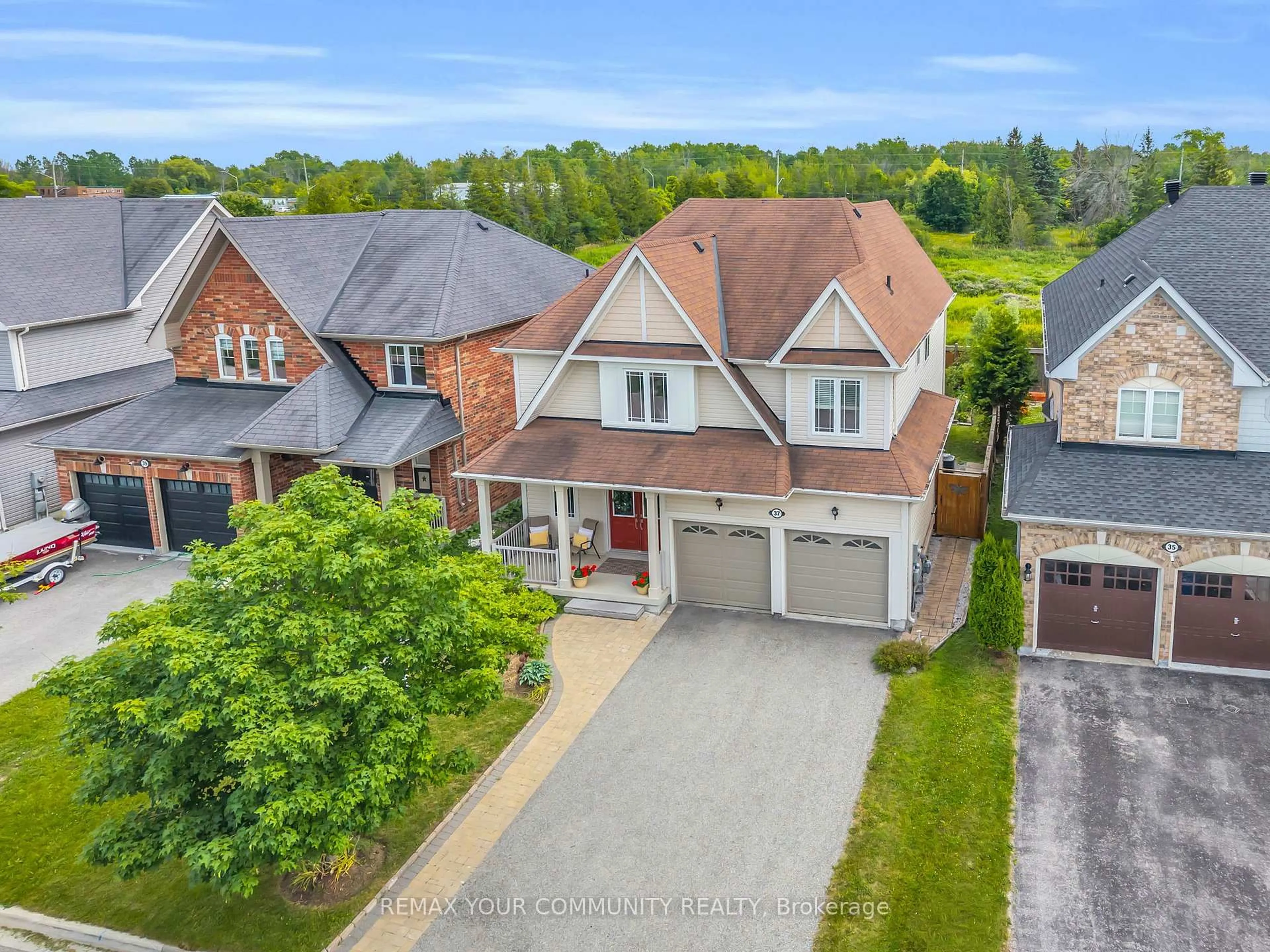 A pic from outside/outdoor area/front of a property/back of a property/a pic from drone, street for 37 Bramsey St, Georgina Ontario L0E 1R0
