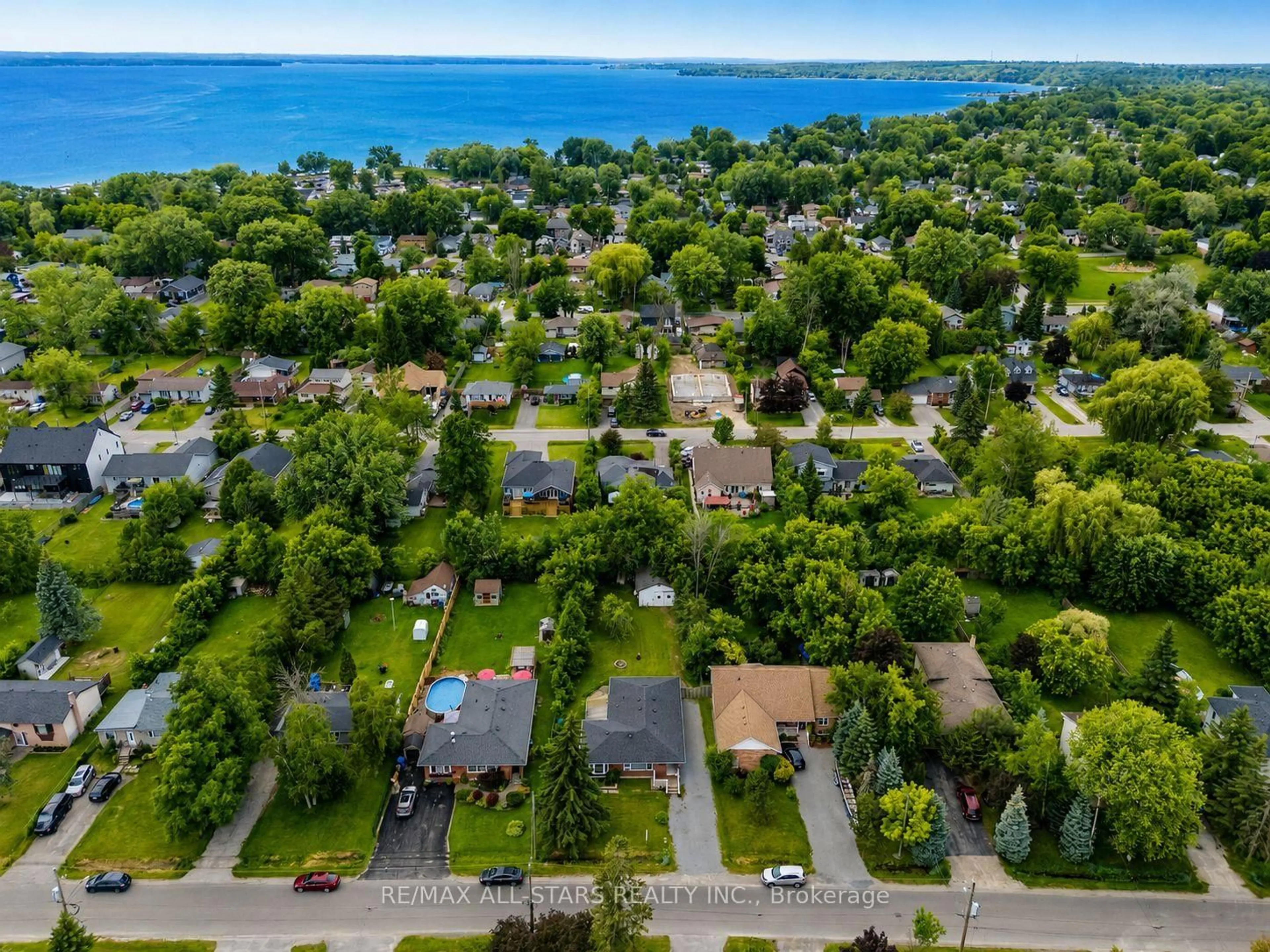 A pic from outside/outdoor area/front of a property/back of a property/a pic from drone, water/lake/river/ocean view for 340 Walter Dr, Georgina Ontario L4P 3A7