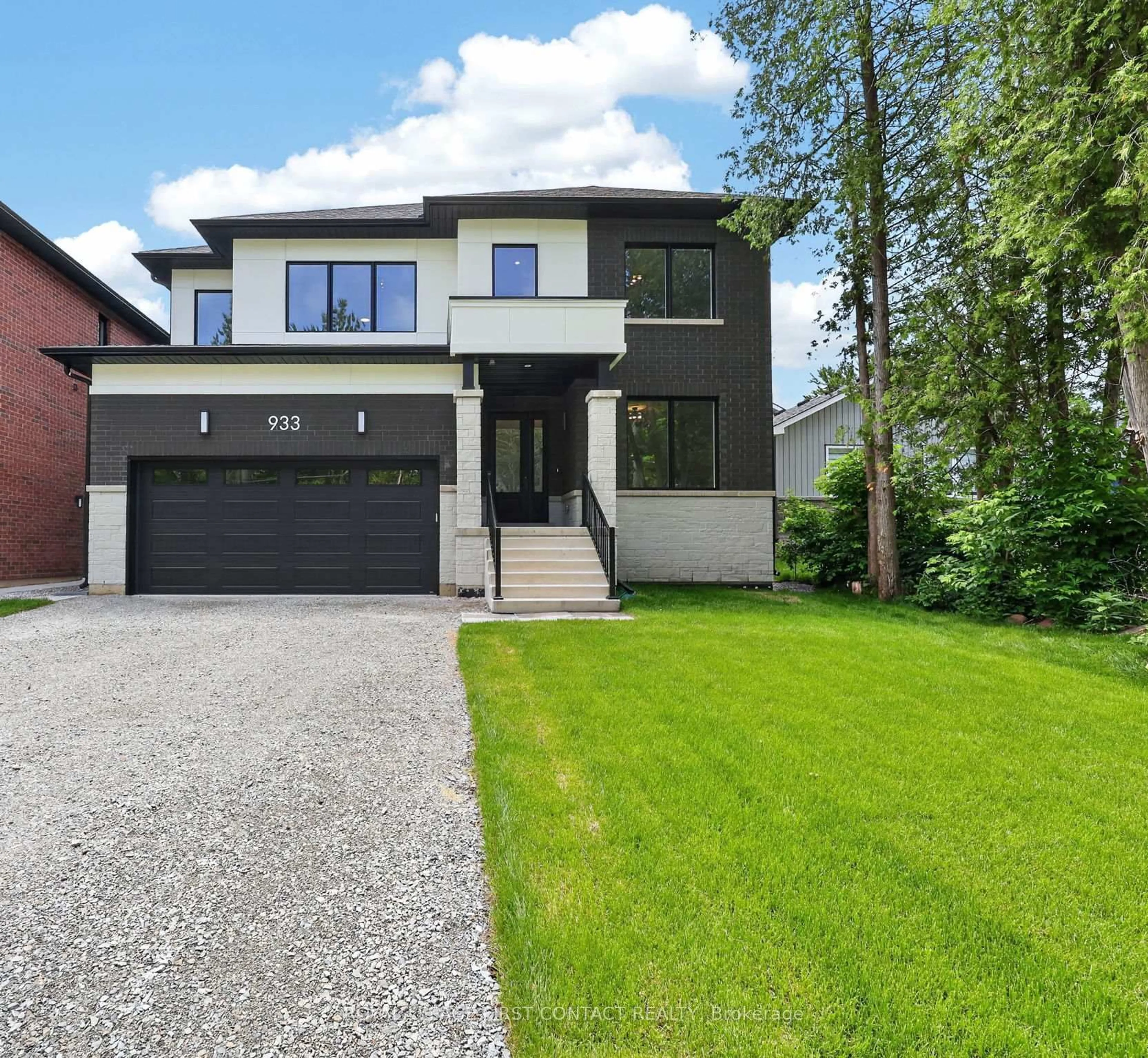Home with brick exterior material, street for 933 7th Line, Innisfil Ontario L9S 4G1