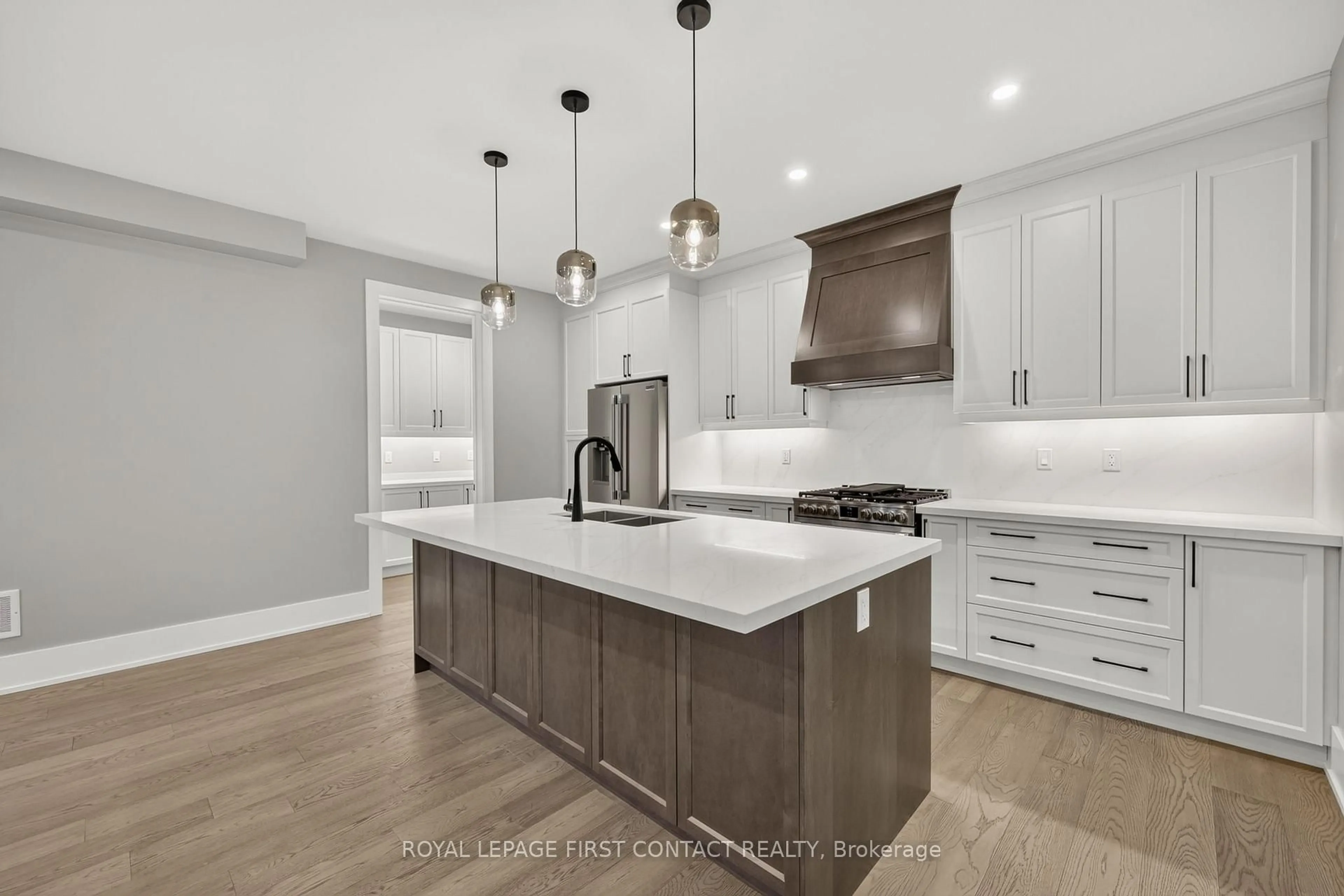 Open concept kitchen, unknown for 933 7th Line, Innisfil Ontario L9S 4G1