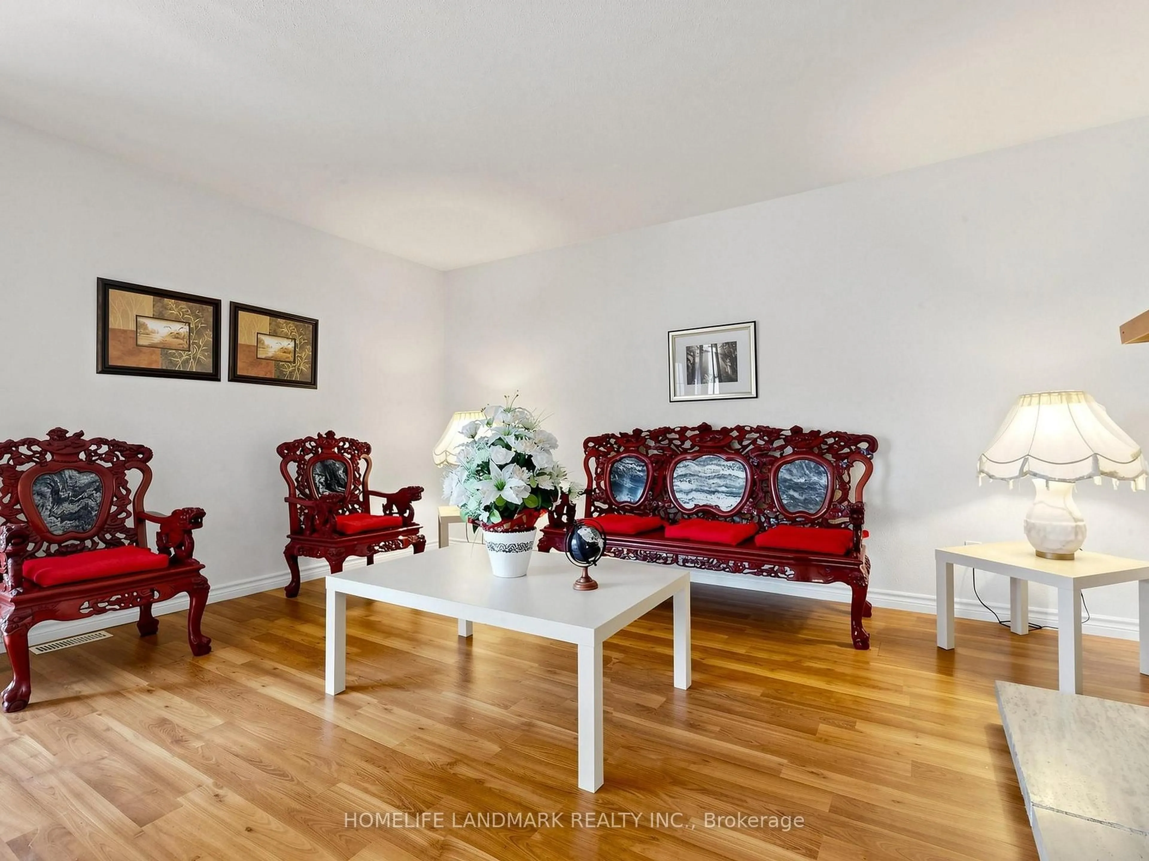 Living room with furniture, wood/laminate floor for 2654 Doane Rd, East Gwillimbury Ontario L0G 1R0