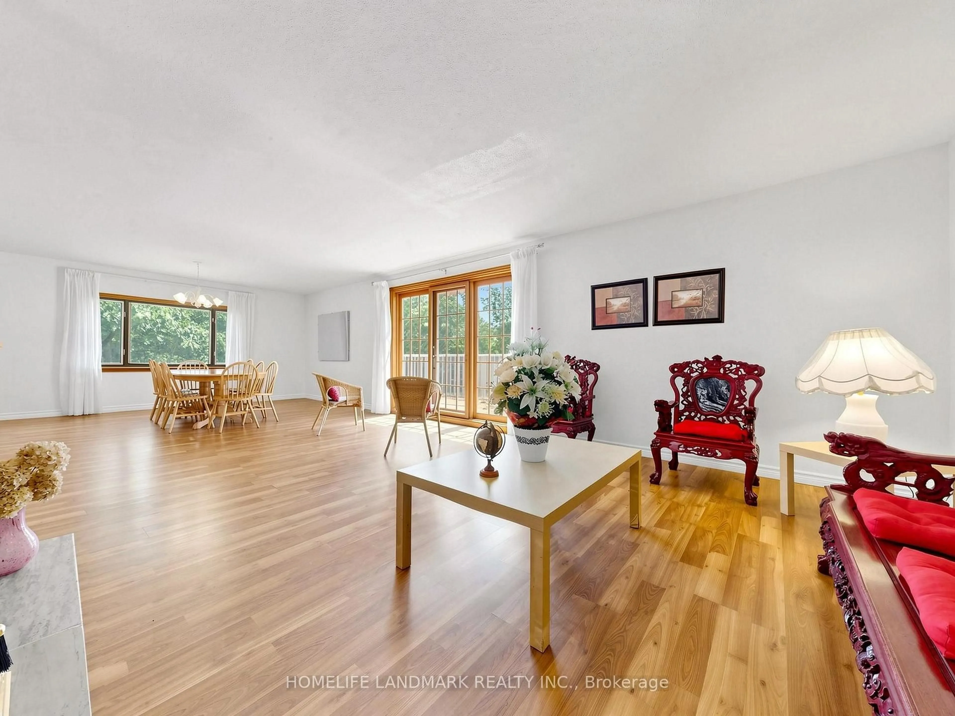 Living room with furniture, wood/laminate floor for 2654 Doane Rd, East Gwillimbury Ontario L0G 1R0