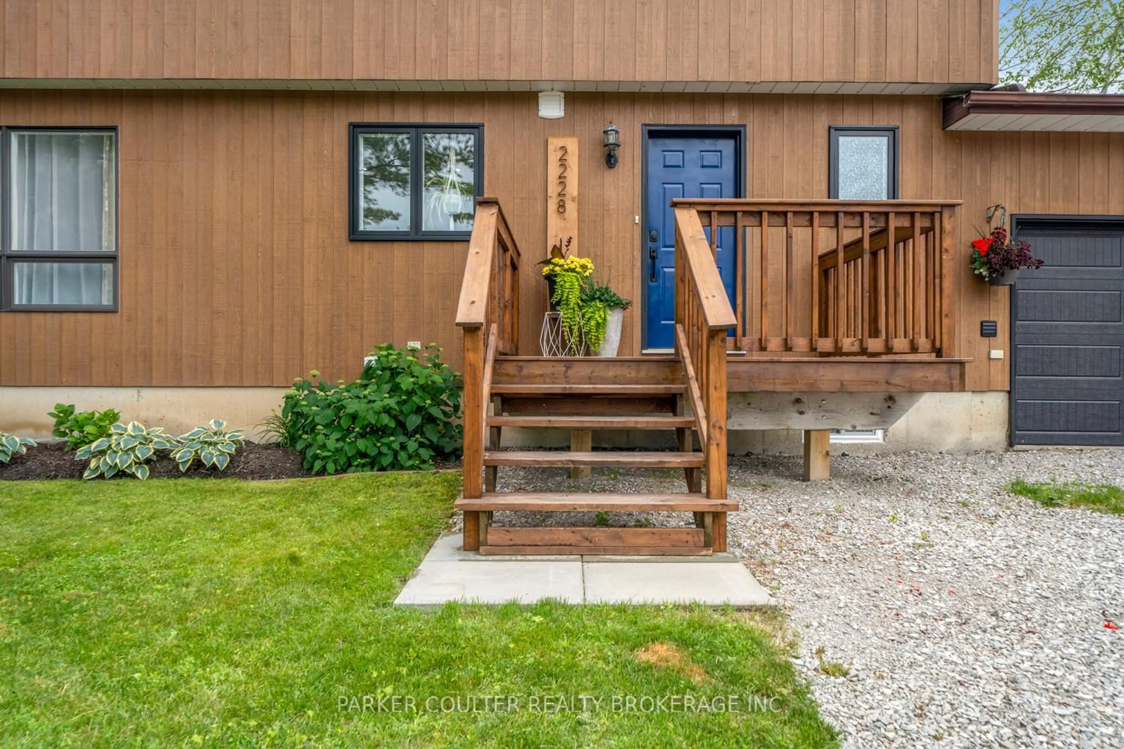 Indoor entryway for 2228 Margs Lane, Innisfil Ontario L9S 2E2