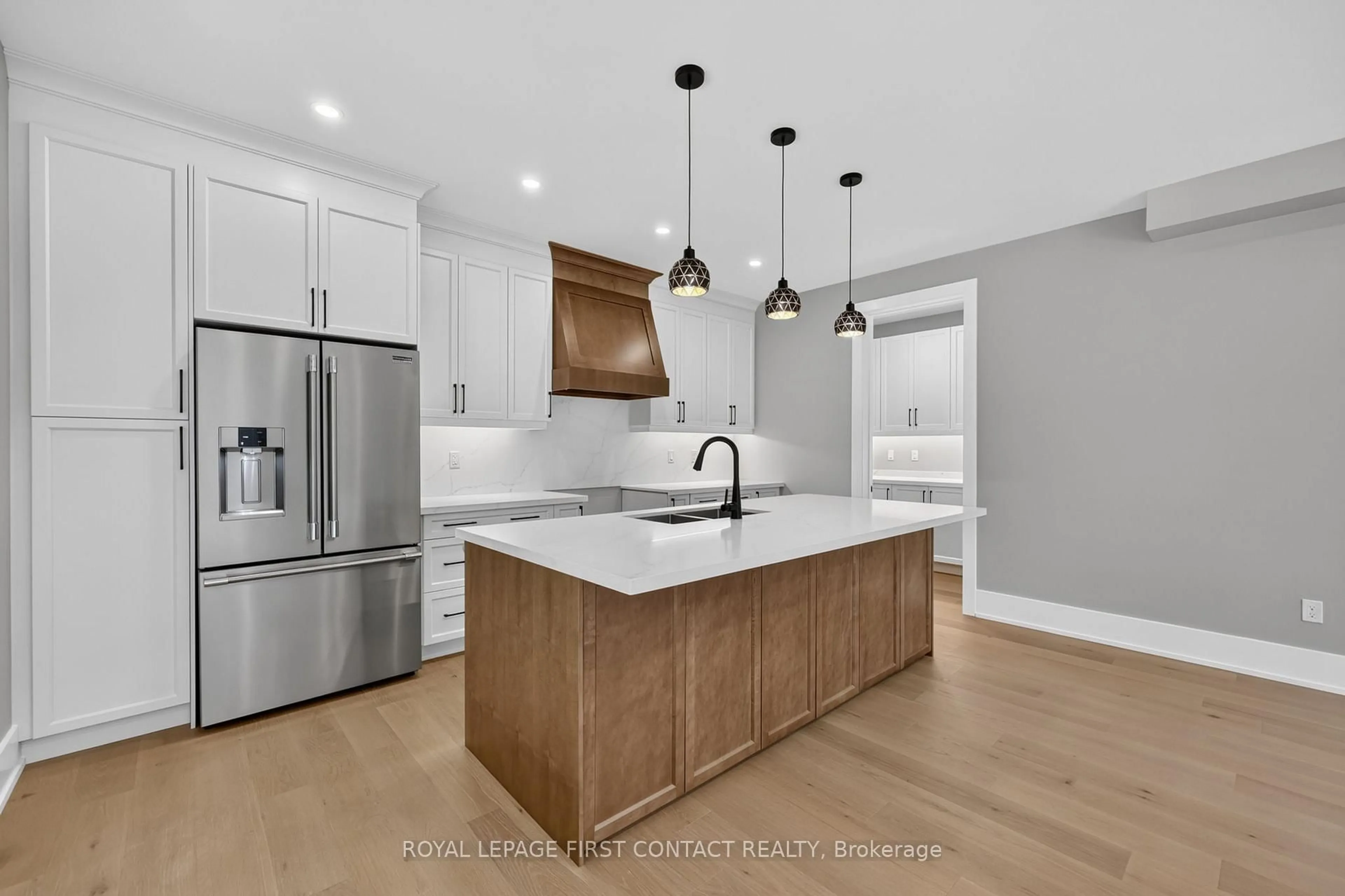 Open concept kitchen, unknown for 929 7th Line, Innisfil Ontario L9S 4G1