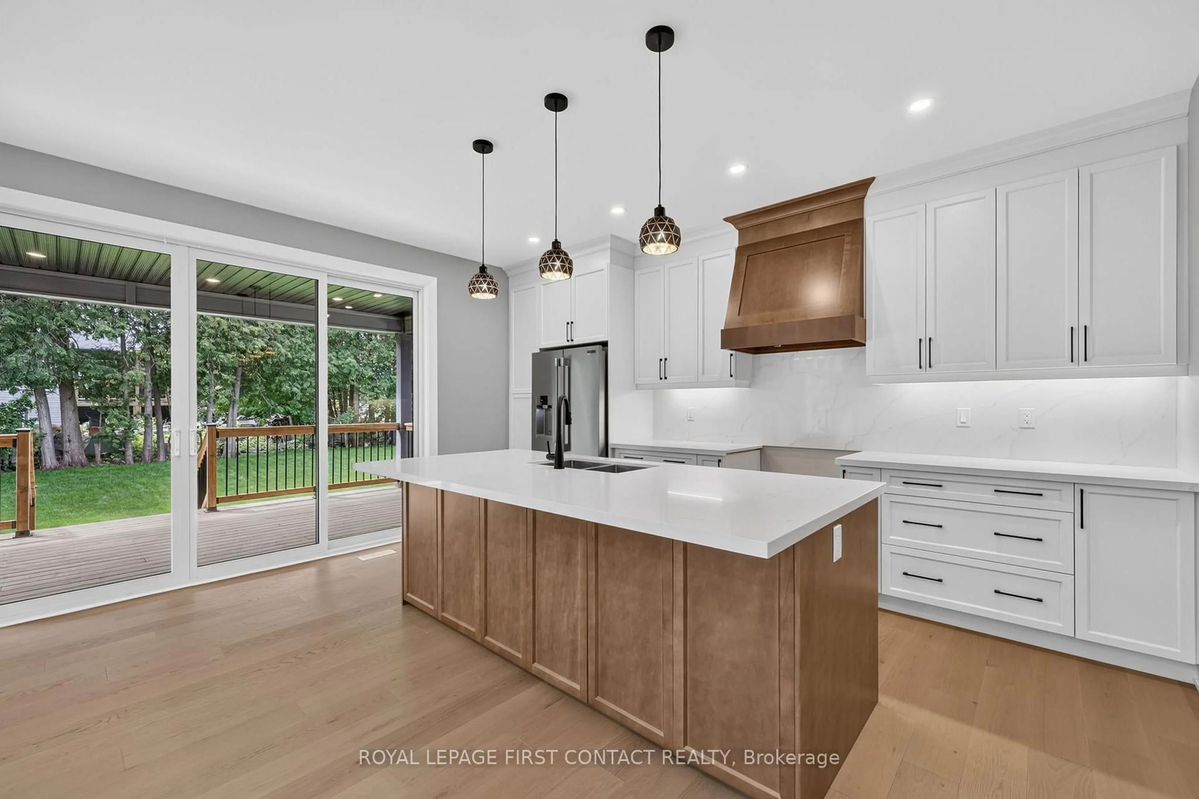 Open concept kitchen, unknown for 929 7th Line, Innisfil Ontario L9S 4G1