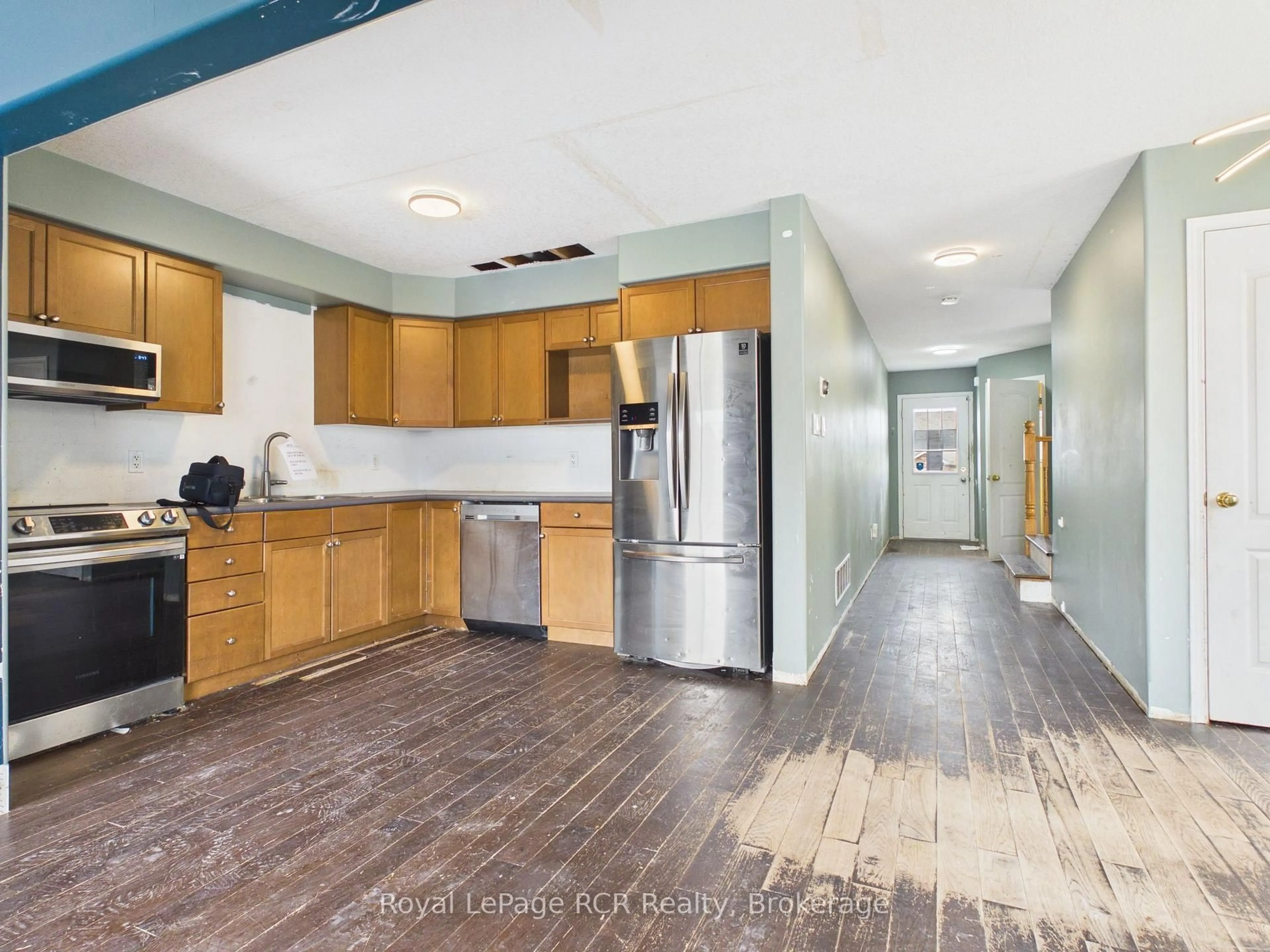 Open concept kitchen, unknown for 11 Wallace St, New Tecumseth Ontario L9R 2G5