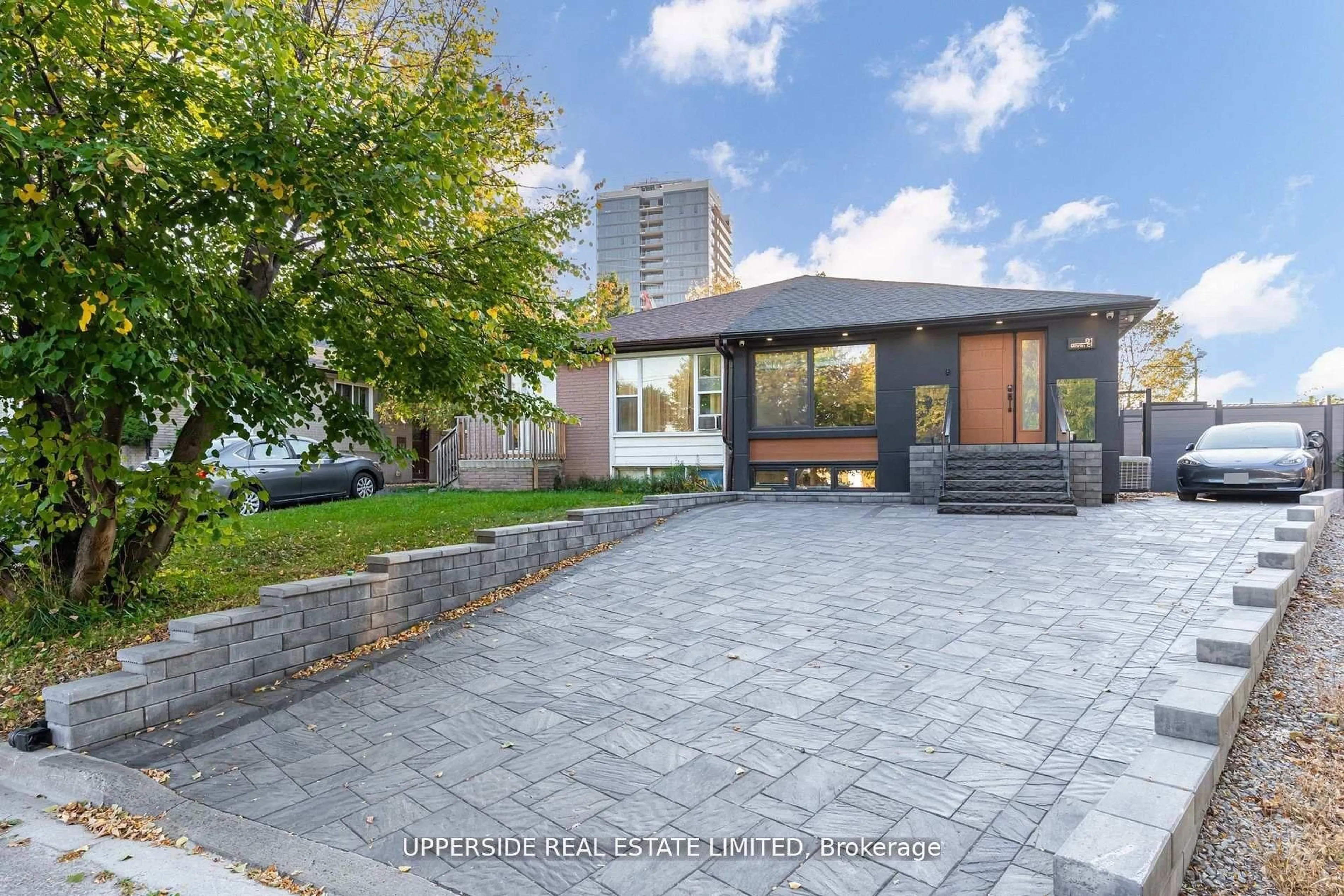 Unknown for 61 Marlin Crt, Newmarket Ontario L3Y 2W7