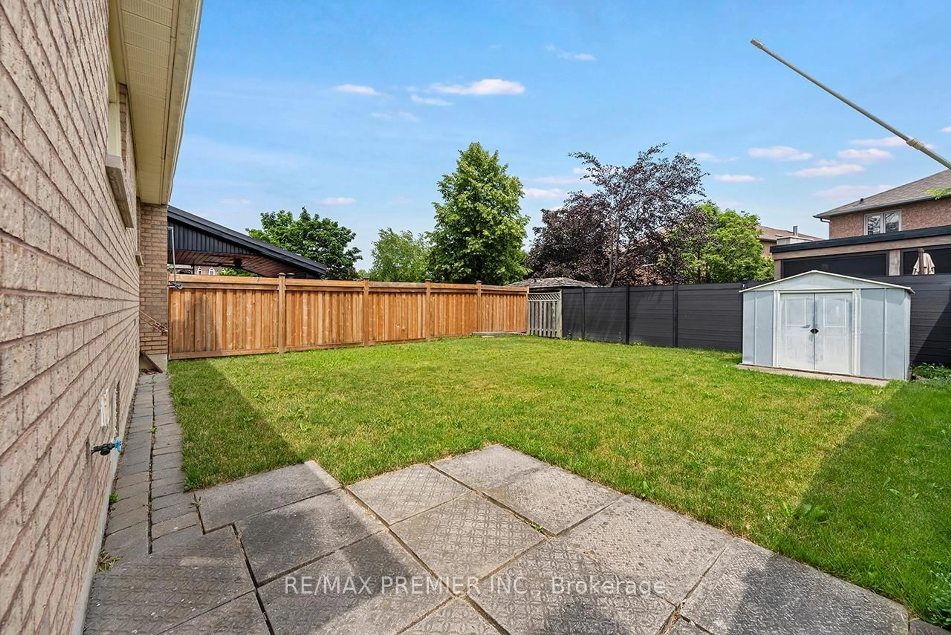 A pic from outside/outdoor area/front of a property/back of a property/a pic from drone, street for 190 Andy Cres, Vaughan Ontario L4H 1C7