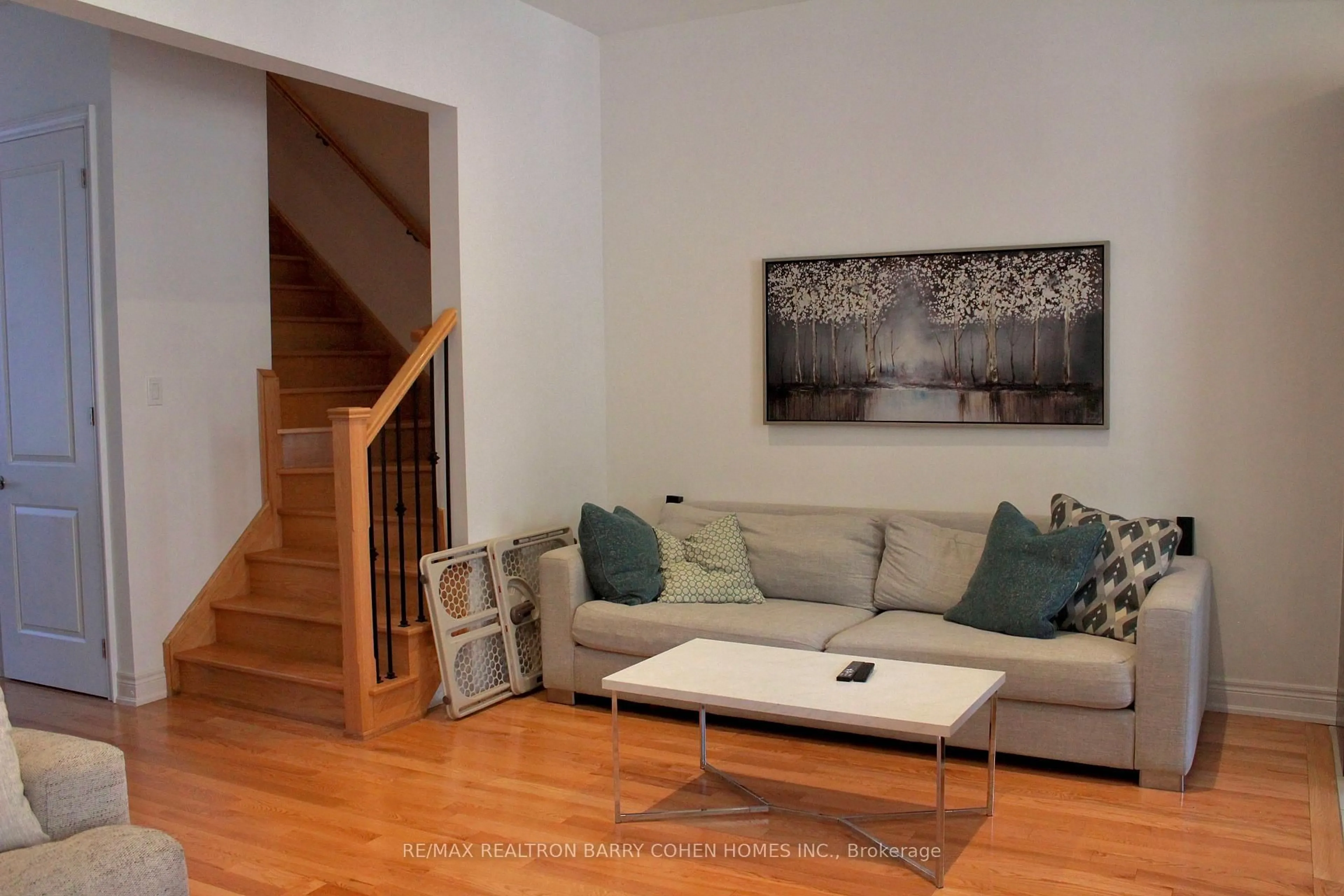 Living room with furniture, wood/laminate floor for 19 Latchford Lane, Richmond Hill Ontario L4C 7V6