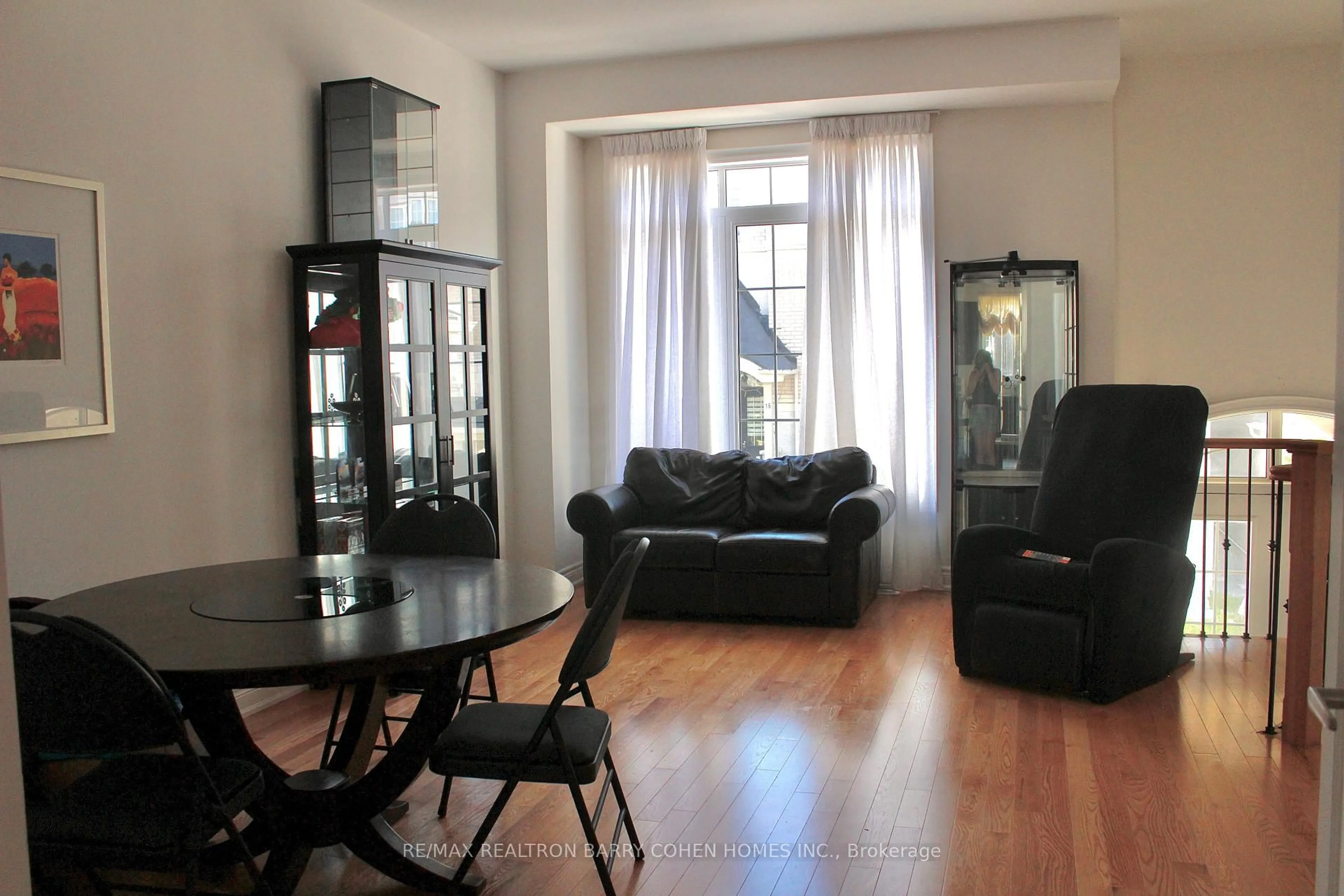 Living room with furniture, wood/laminate floor for 19 Latchford Lane, Richmond Hill Ontario L4C 7V6