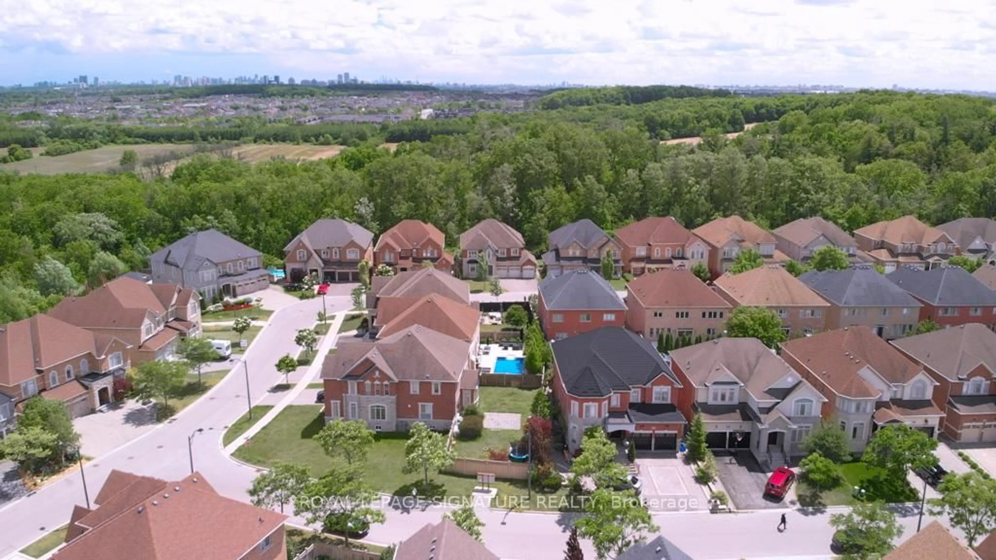 A pic from outside/outdoor area/front of a property/back of a property/a pic from drone, unknown for 210 Upper Post Rd, Vaughan Ontario L6A 4K1