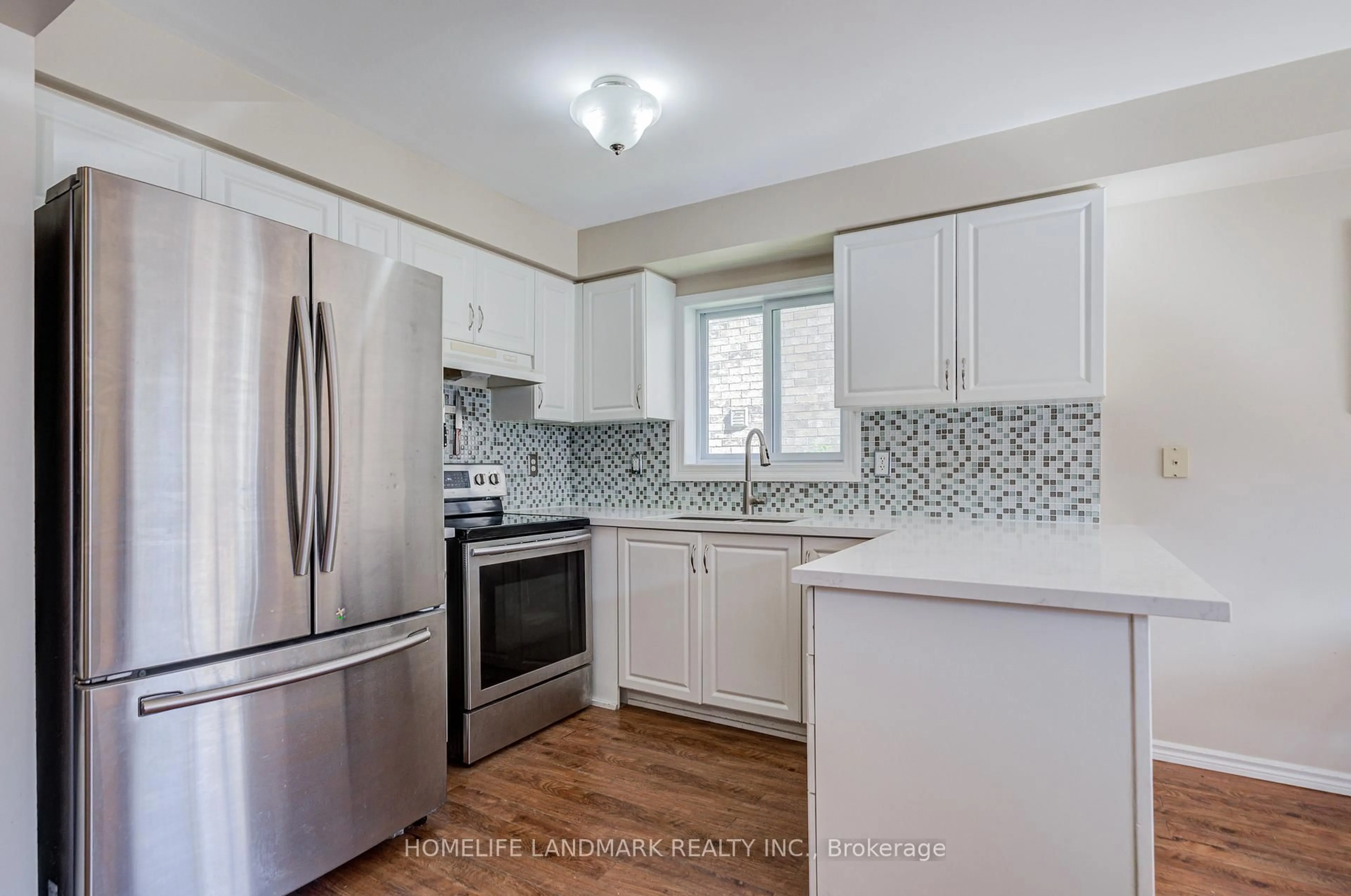 Standard kitchen, ceramic/tile floor for 72 Margaret Graham Cres, East Gwillimbury Ontario L0G 1M0