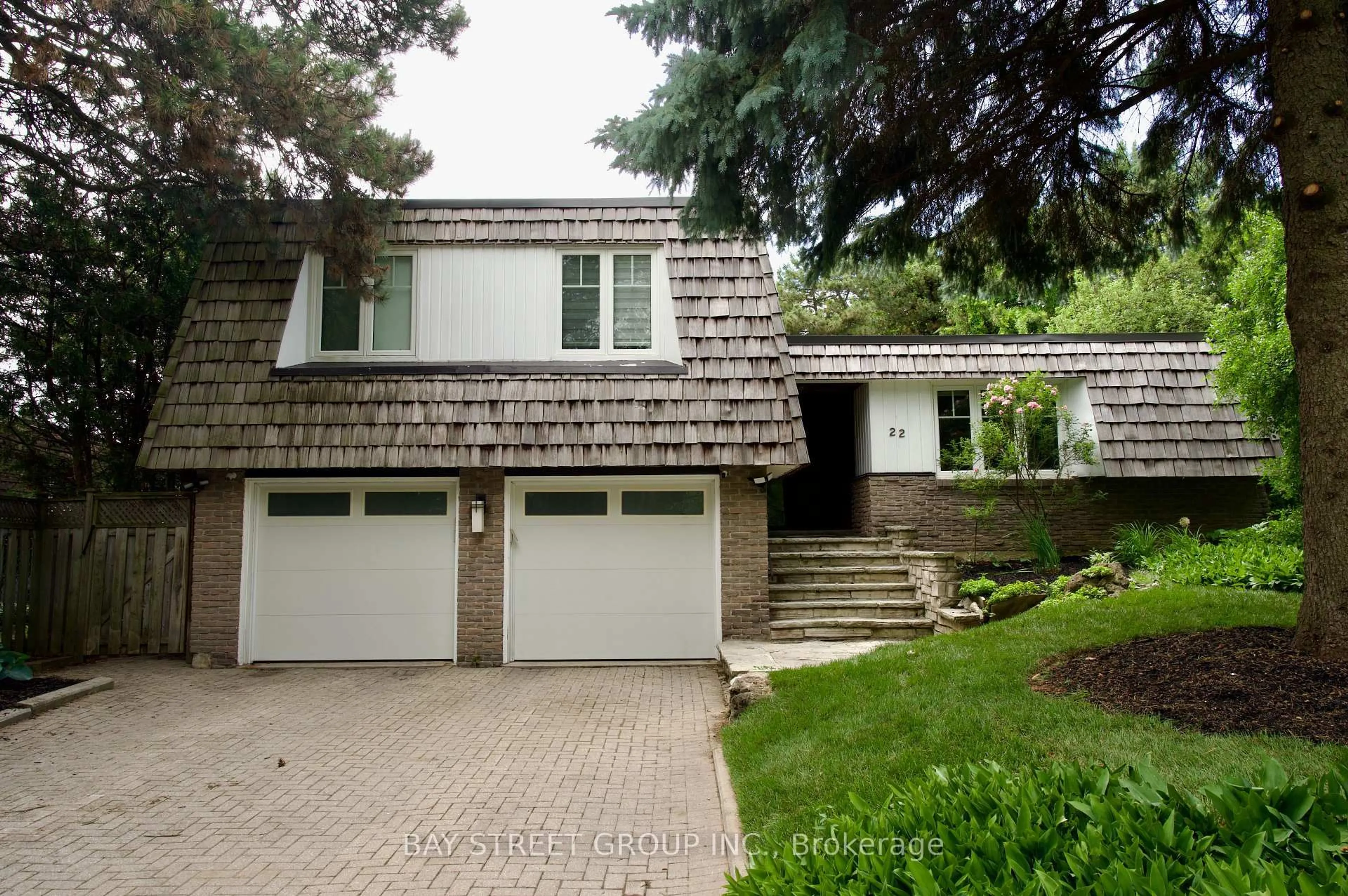 Home with vinyl exterior material, street for 22 Thurgate Cres, Markham Ontario L3T 4G3