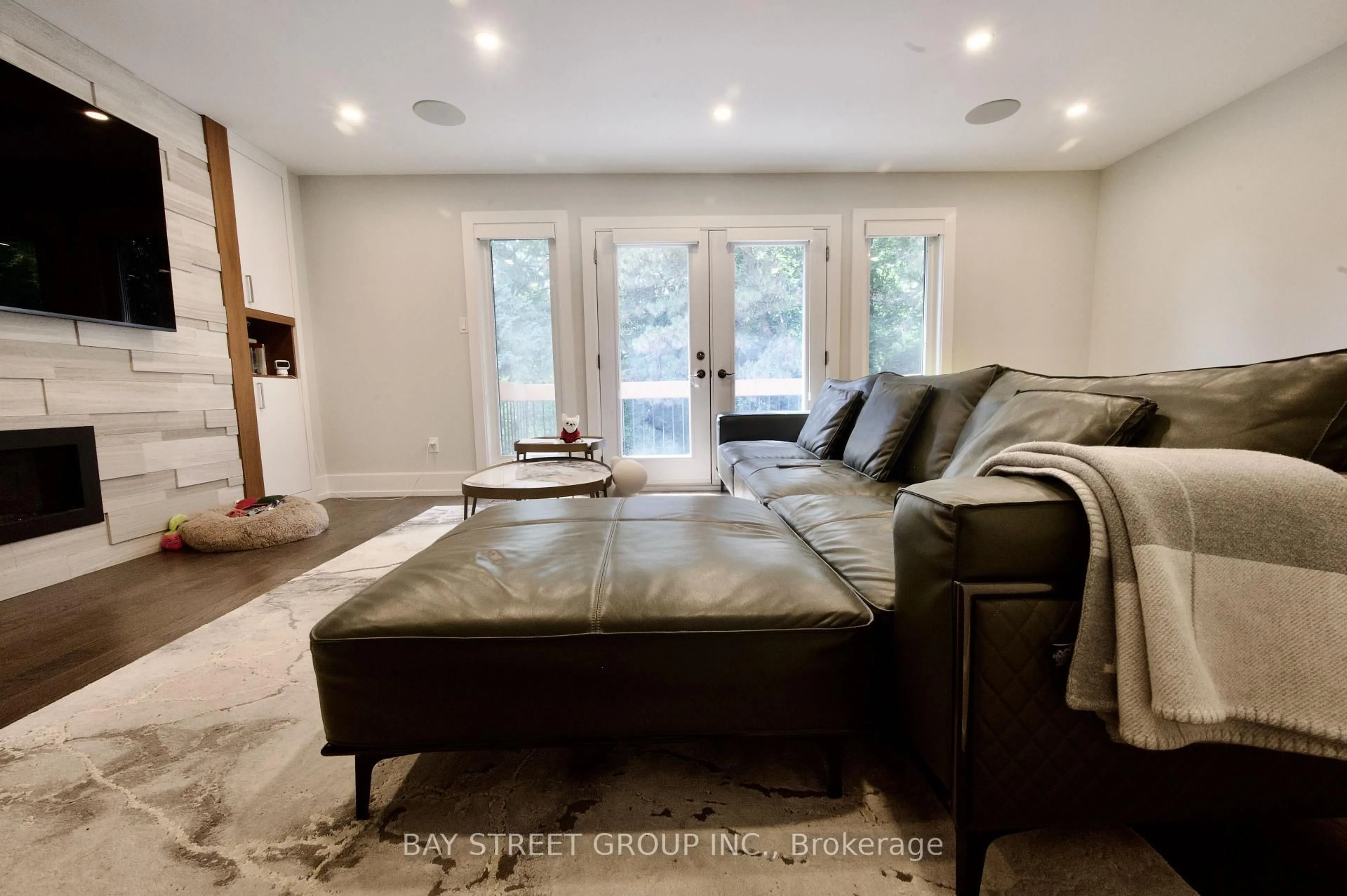 Living room with furniture, unknown for 22 Thurgate Cres, Markham Ontario L3T 4G3