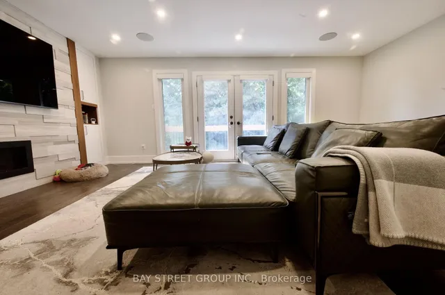 22 Thurgate Cres, Markham 2