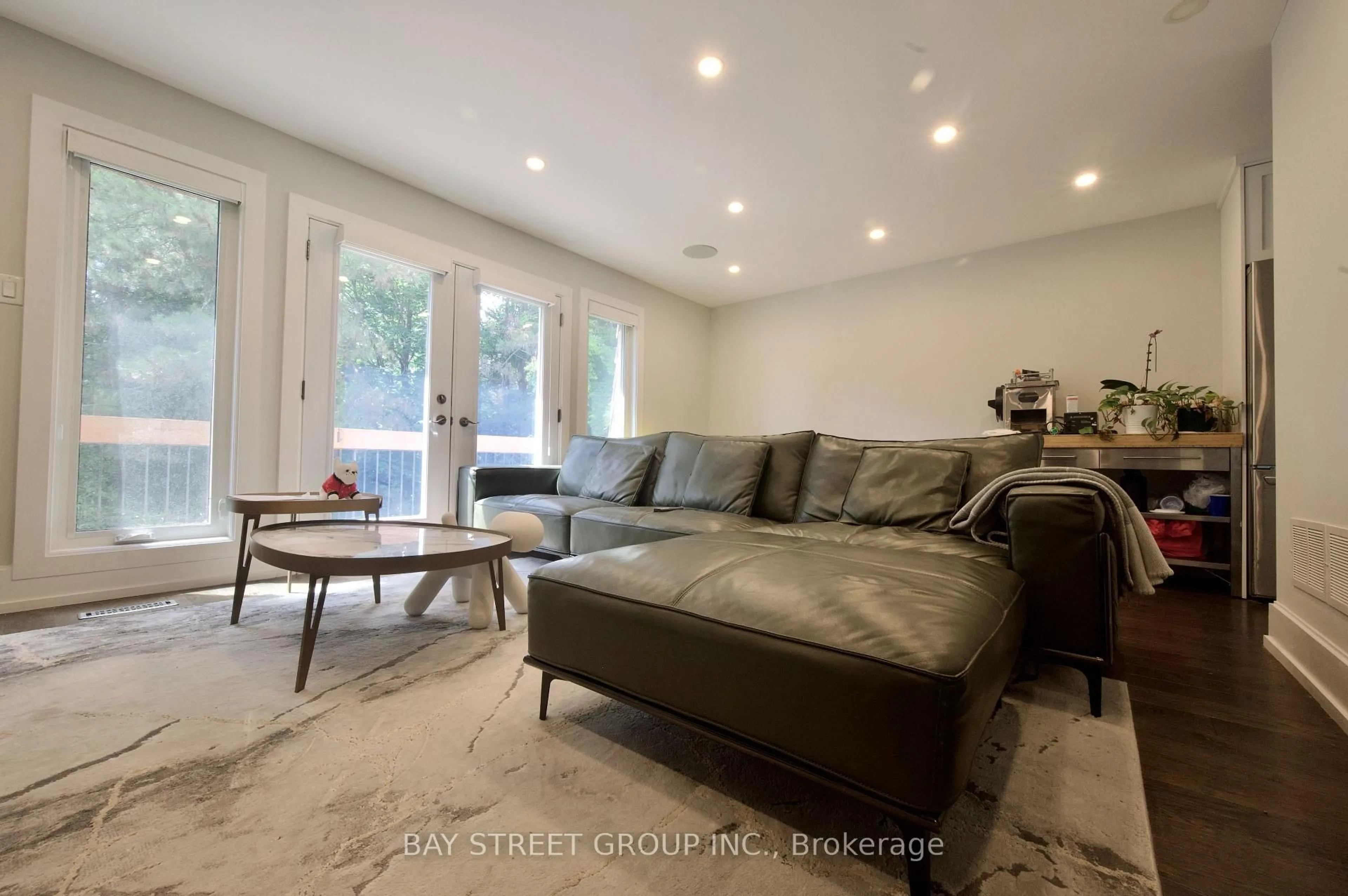 Living room with furniture, unknown for 22 Thurgate Cres, Markham Ontario L3T 4G3