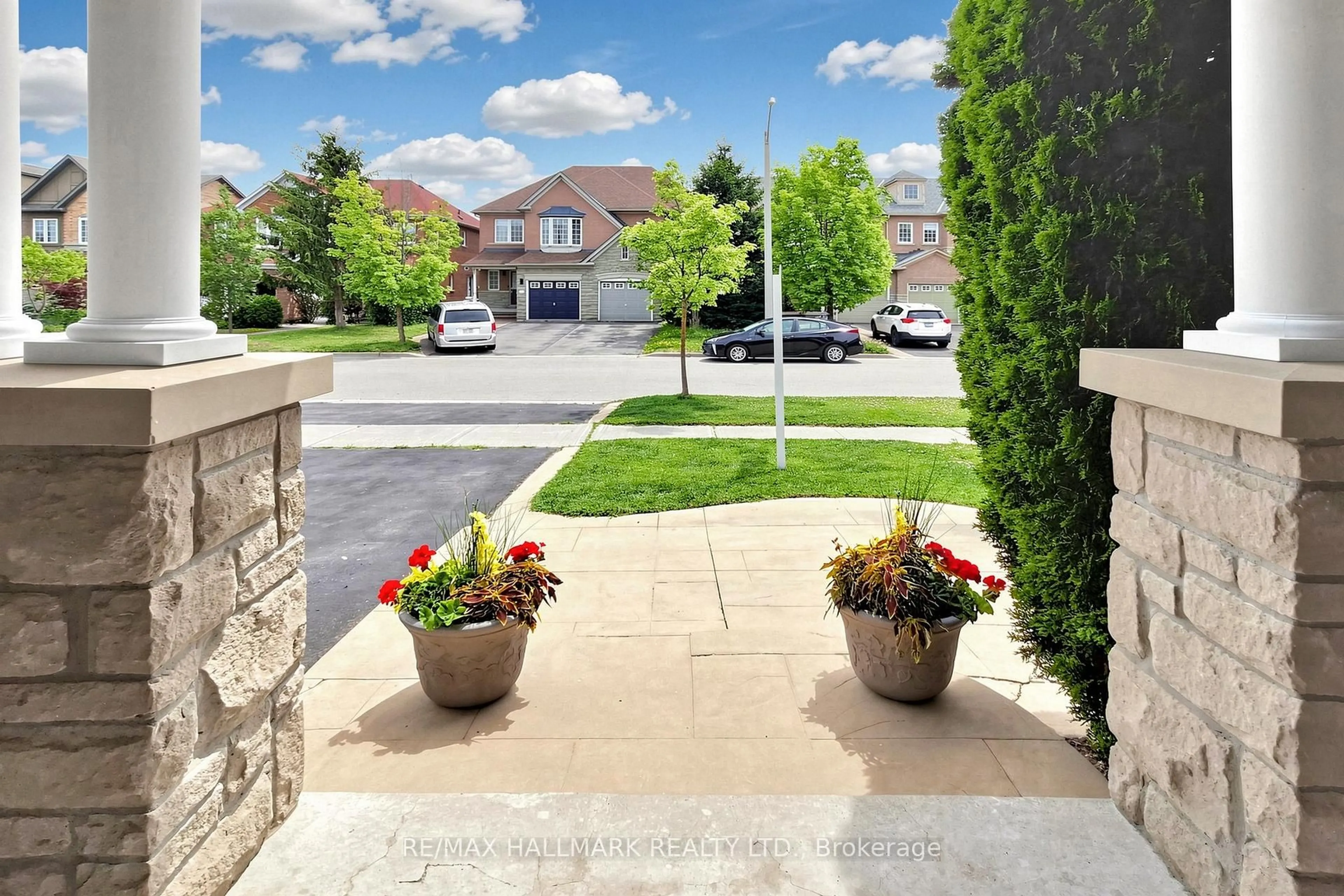 Patio, street for 24 Idyllwood Ave, Richmond Hill Ontario L4S 2P4