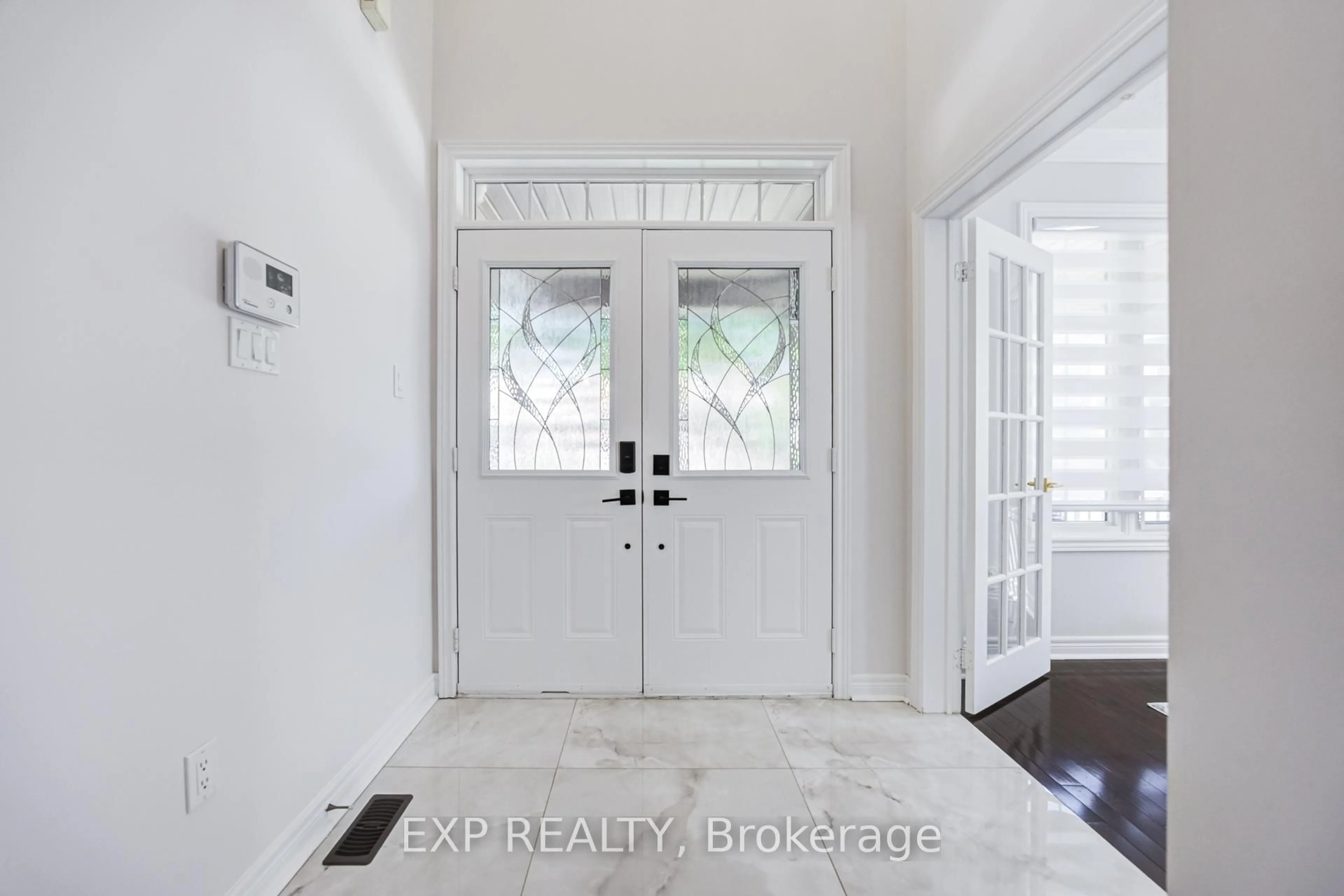 Indoor entryway for 50 Stoney Creek Dr, Markham Ontario L6E 0K3