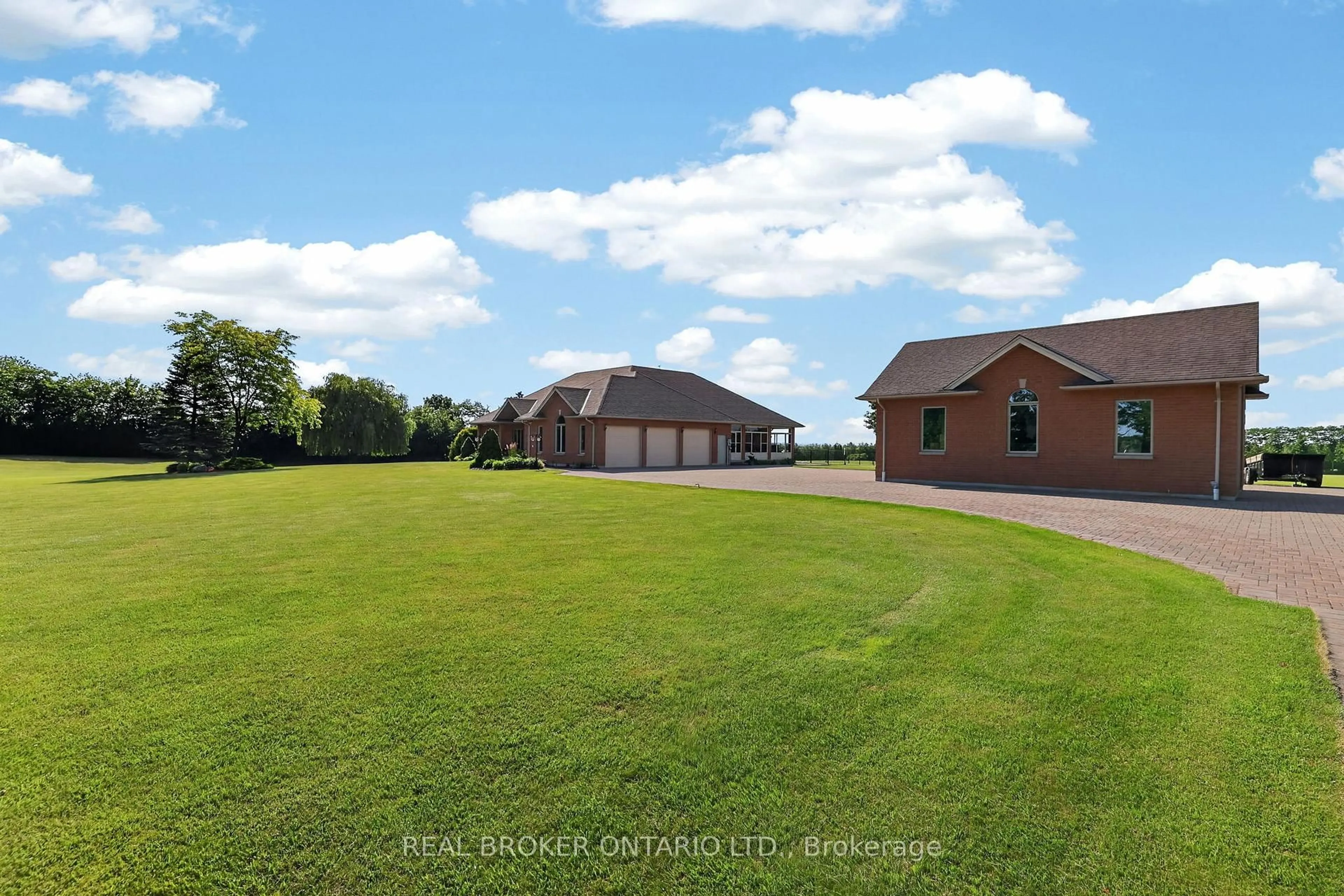 A pic from outside/outdoor area/front of a property/back of a property/a pic from drone, water/lake/river/ocean view for 3421 Cole Rd, East Gwillimbury Ontario L0G 1R0