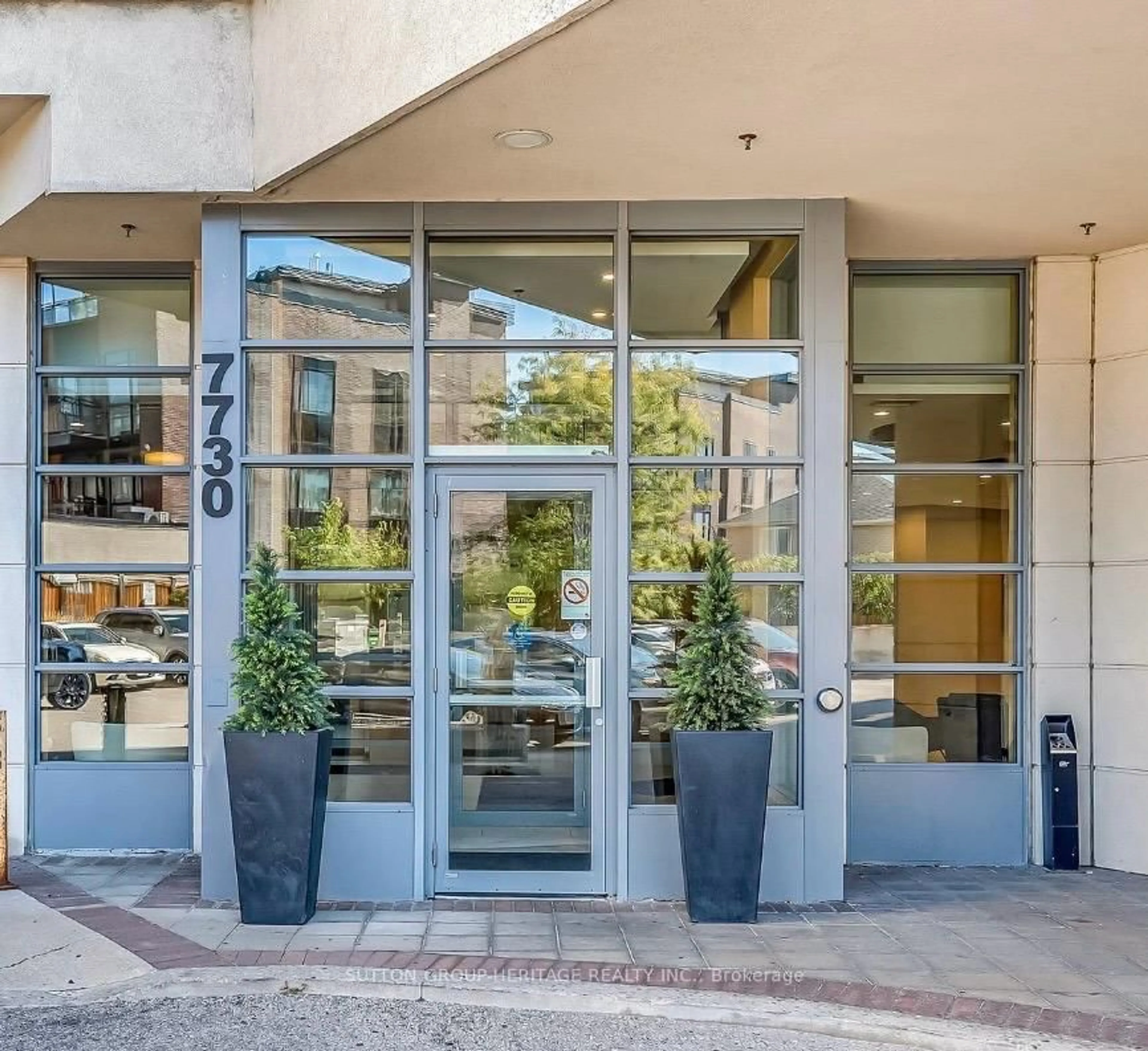 Indoor foyer for 7730 Kipling Ave #404, Vaughan Ontario L4L 1Y7