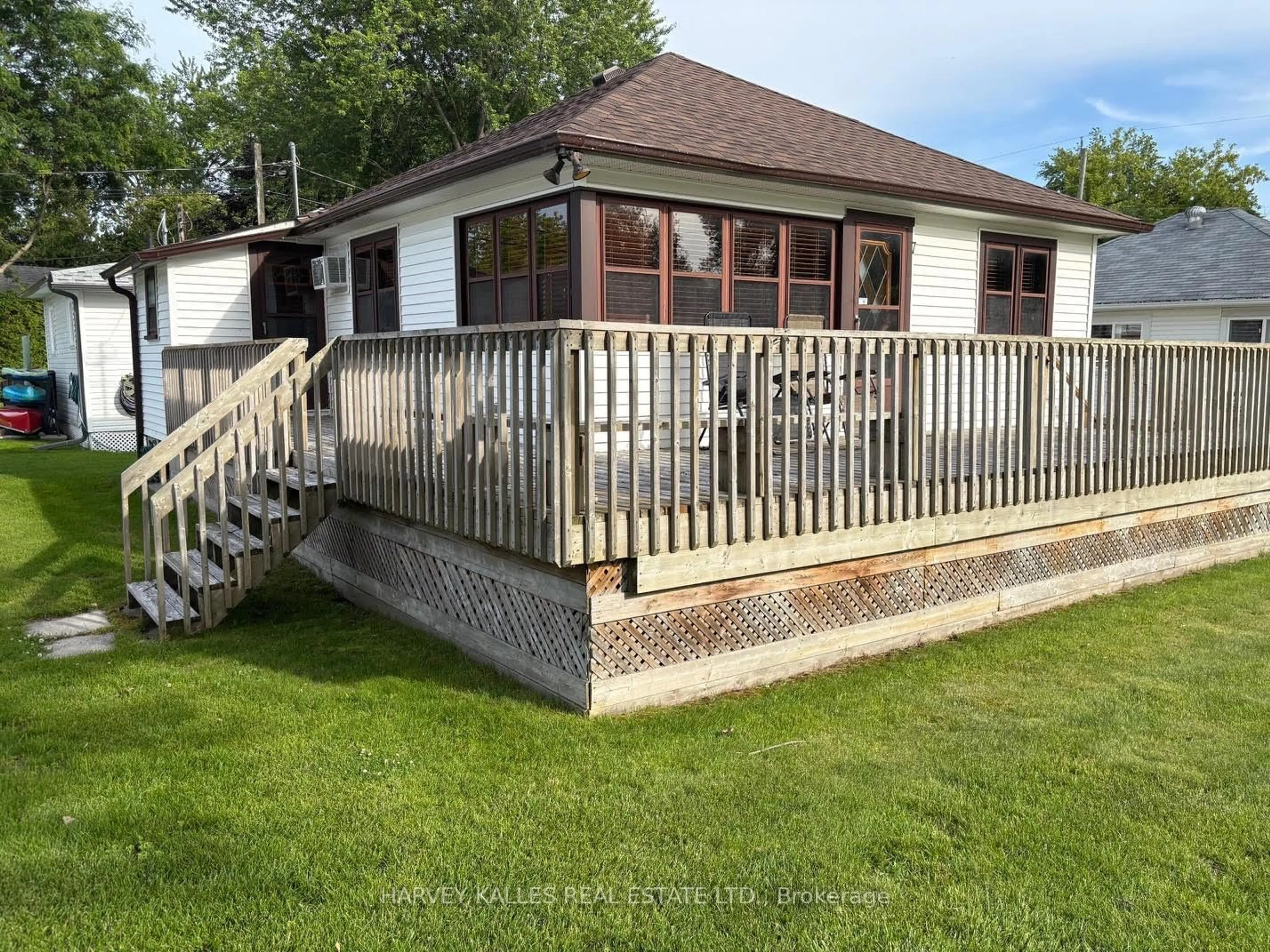 A pic from outside/outdoor area/front of a property/back of a property/a pic from drone, building for 1139 Claver Ave #7, Innisfil Ontario L0L 1C0