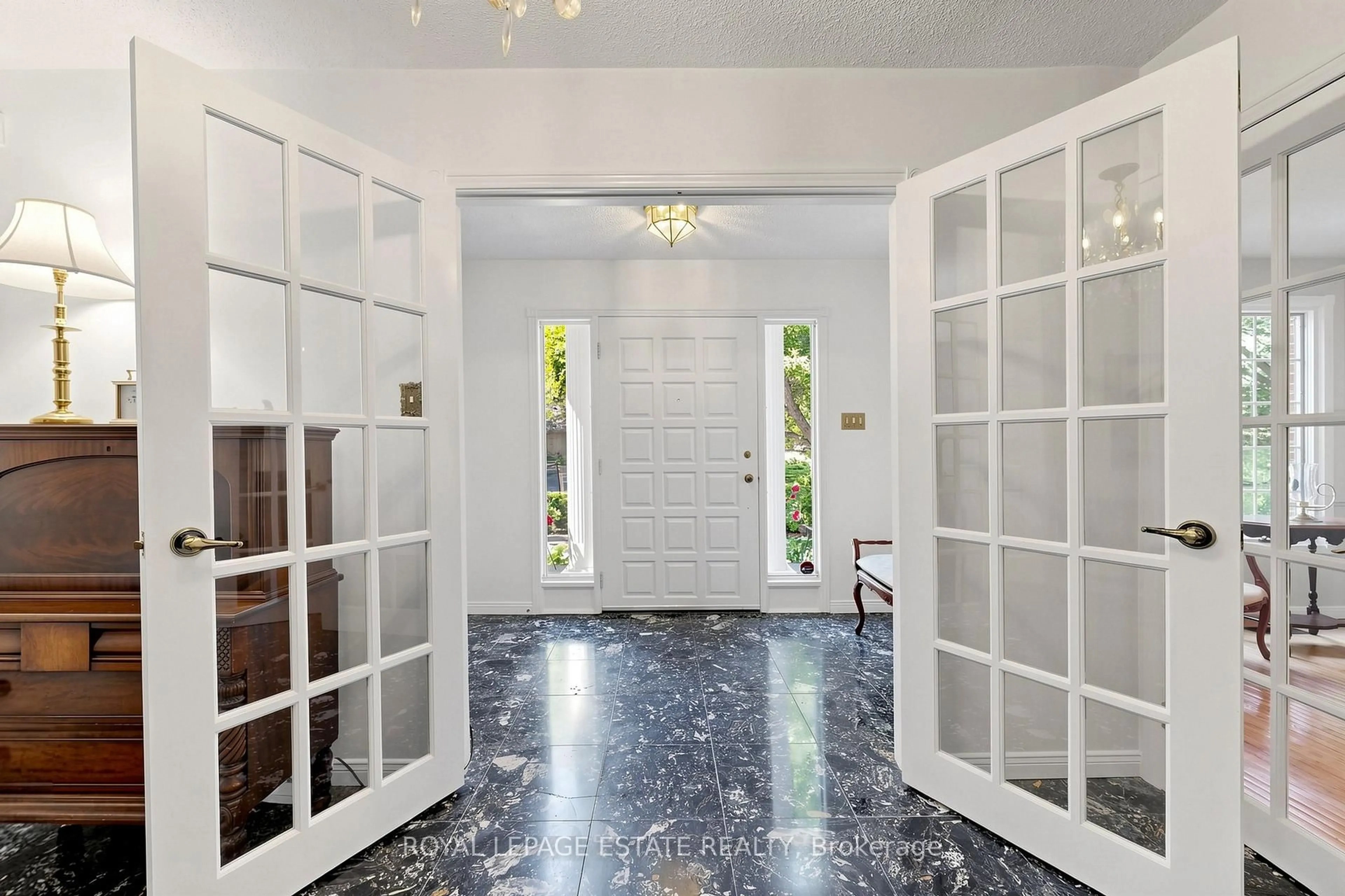 Indoor foyer for 64 Hemingway Cres, Markham Ontario L3R 2V6
