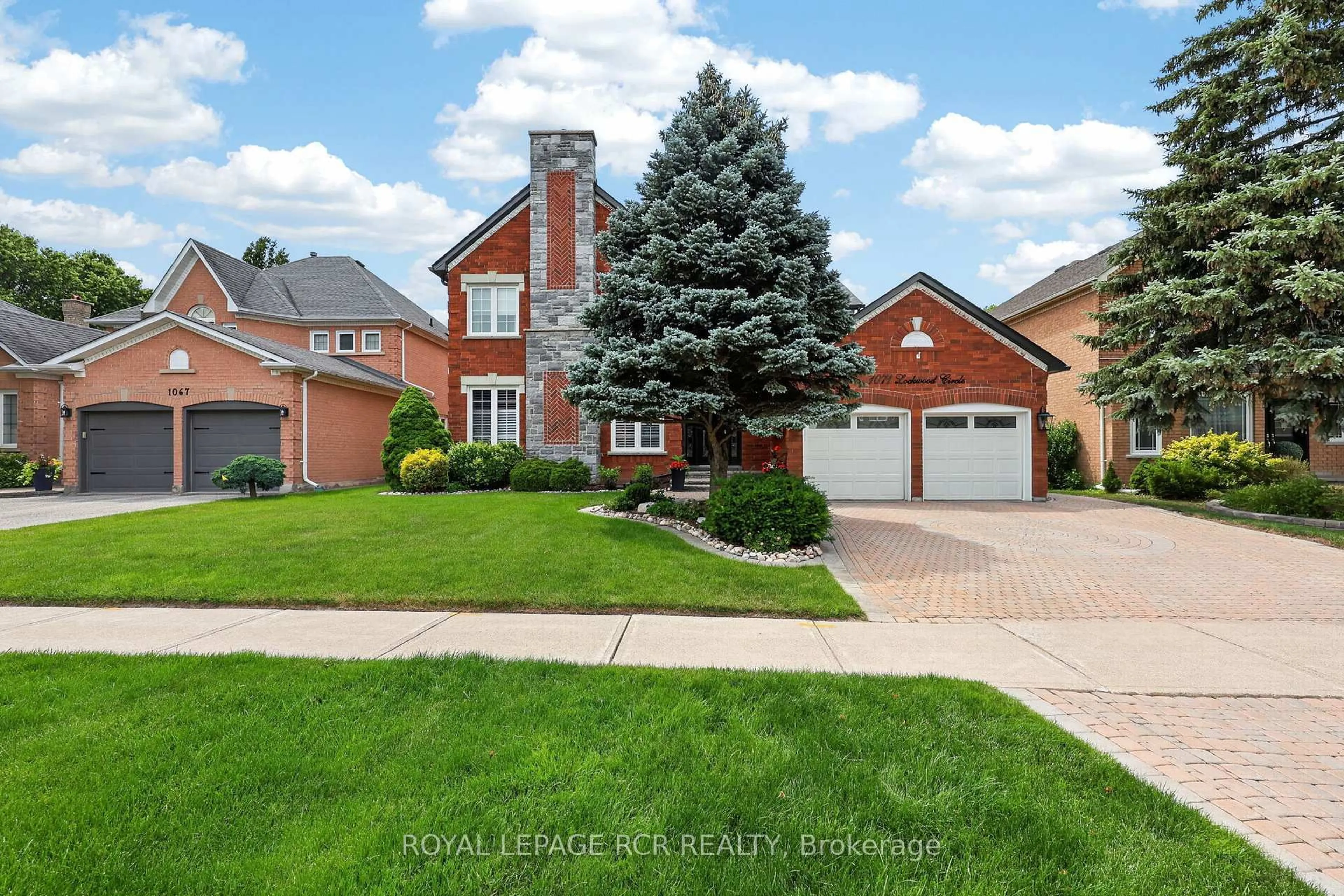Home with brick exterior material, street for 1071 Lockwood Circ, Newmarket Ontario L3X 1M2
