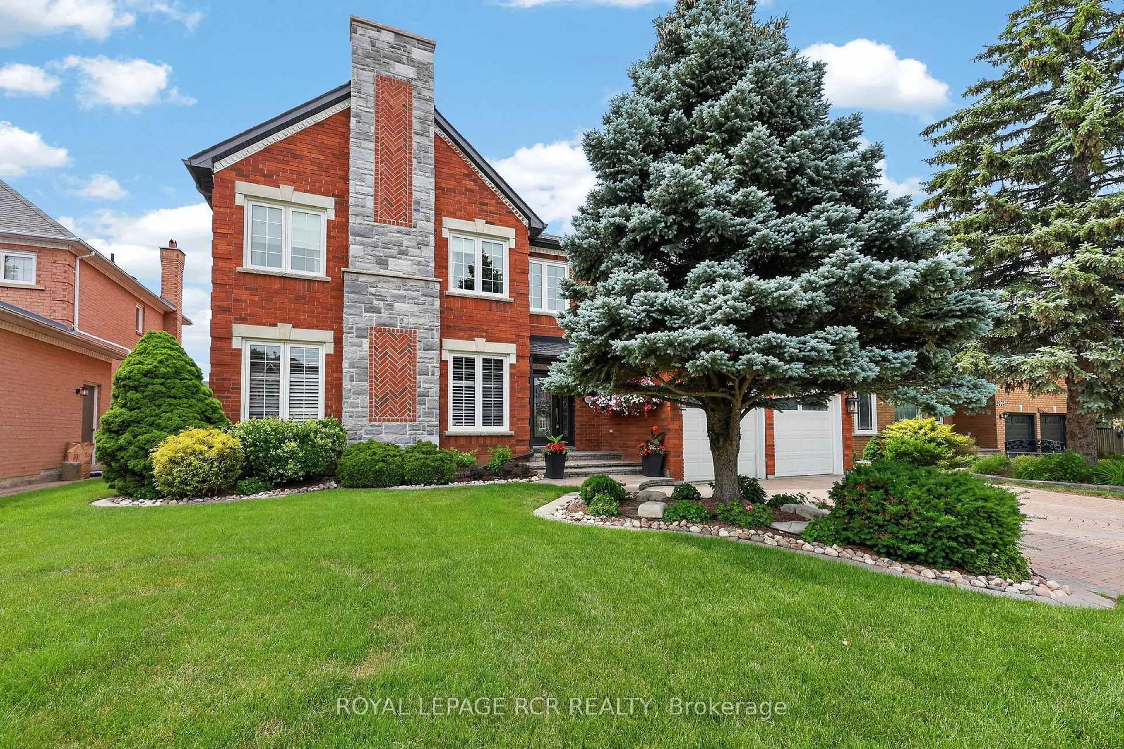 Home with brick exterior material, street for 1071 Lockwood Circ, Newmarket Ontario L3X 1M2