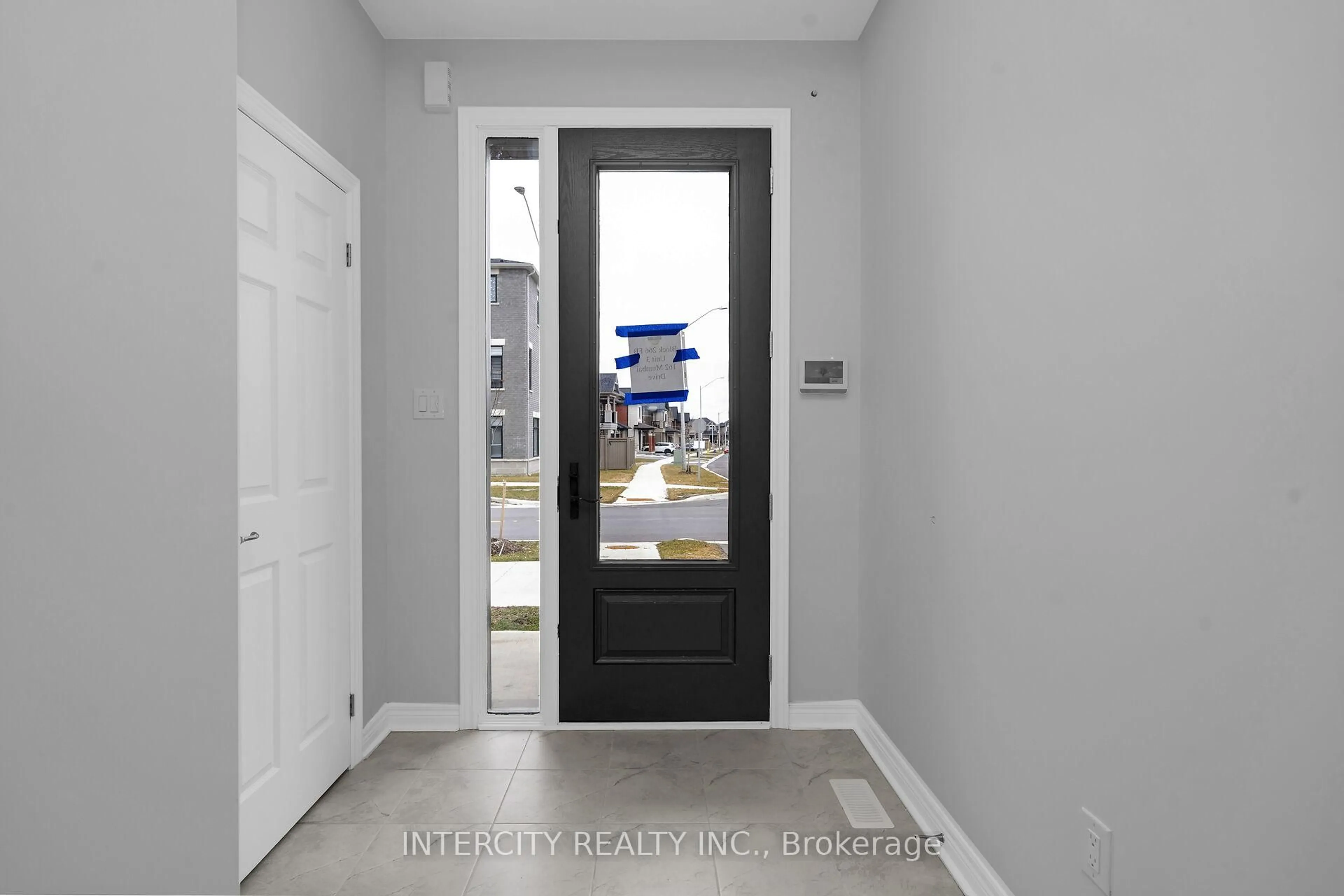 Indoor entryway for 162 Mumbai Dr, Markham Ontario L3S 3K5