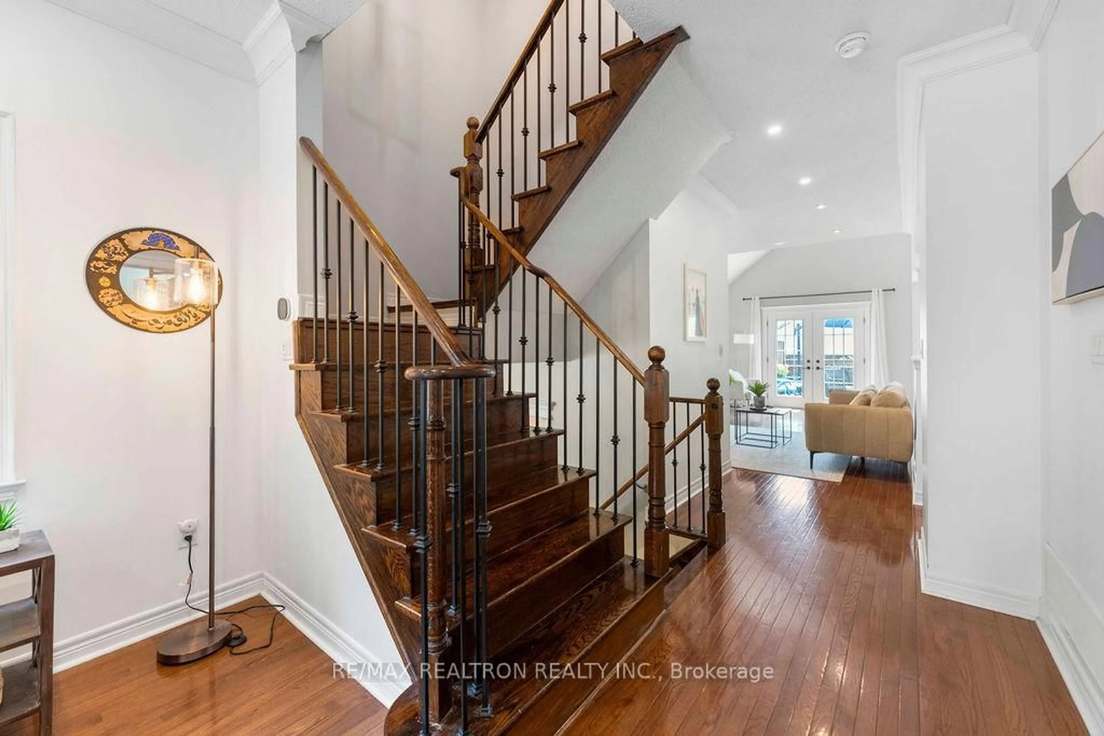 Stairs for 678 Skye Crt, Newmarket Ontario L3X 3E1