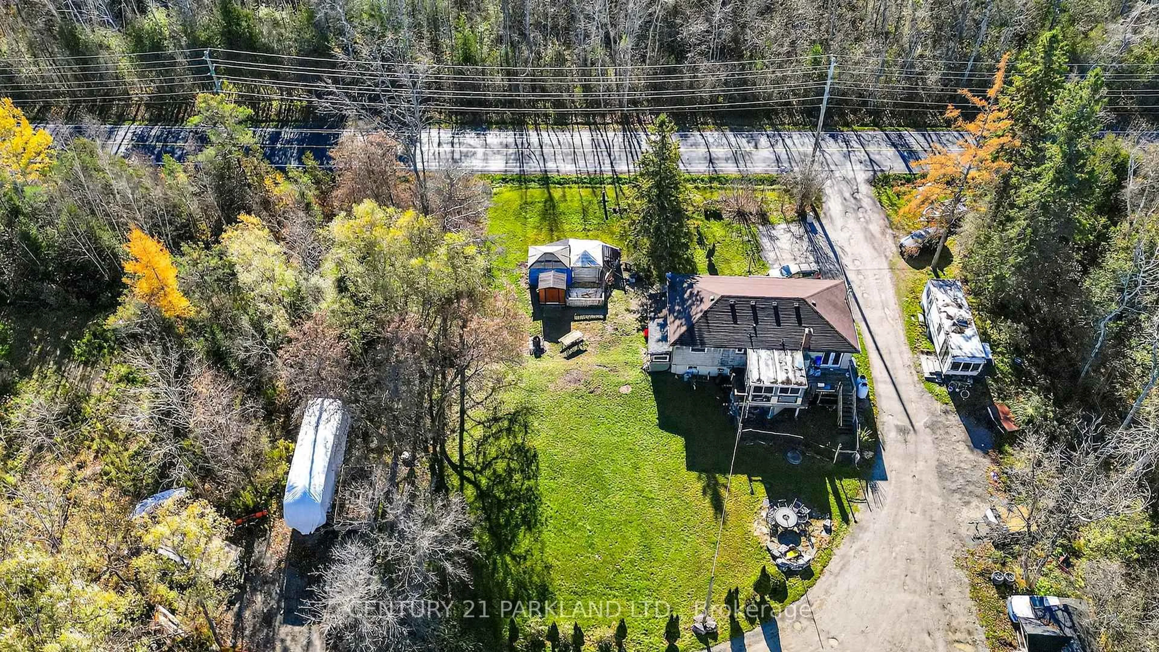 A pic from outside/outdoor area/front of a property/back of a property/a pic from drone, street for 4762 Old Homestead Rd, Georgina Ontario L0E 1R0