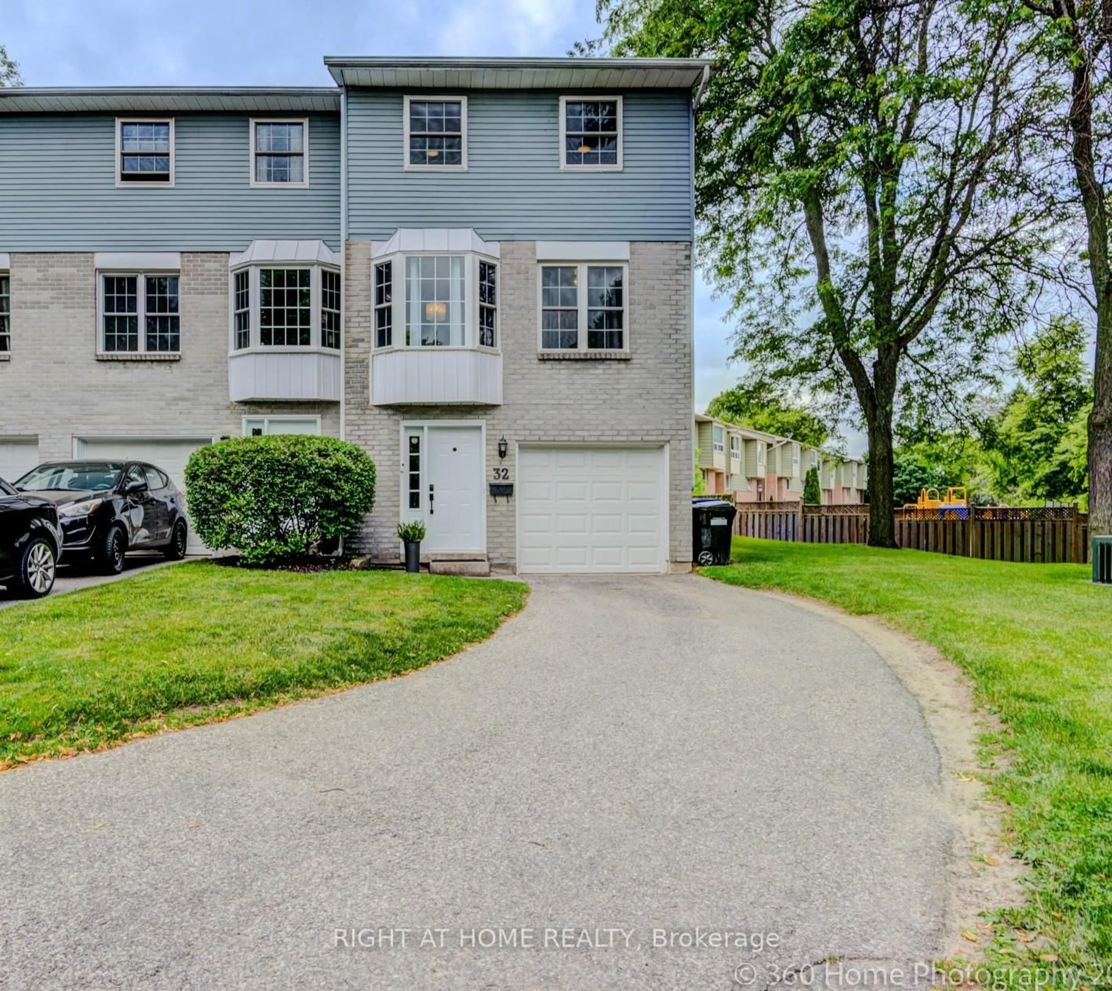 A pic from outside/outdoor area/front of a property/back of a property/a pic from drone, street for 32 Harmony Circ, Bradford West Gwillimbury Ontario L3Z 2T9