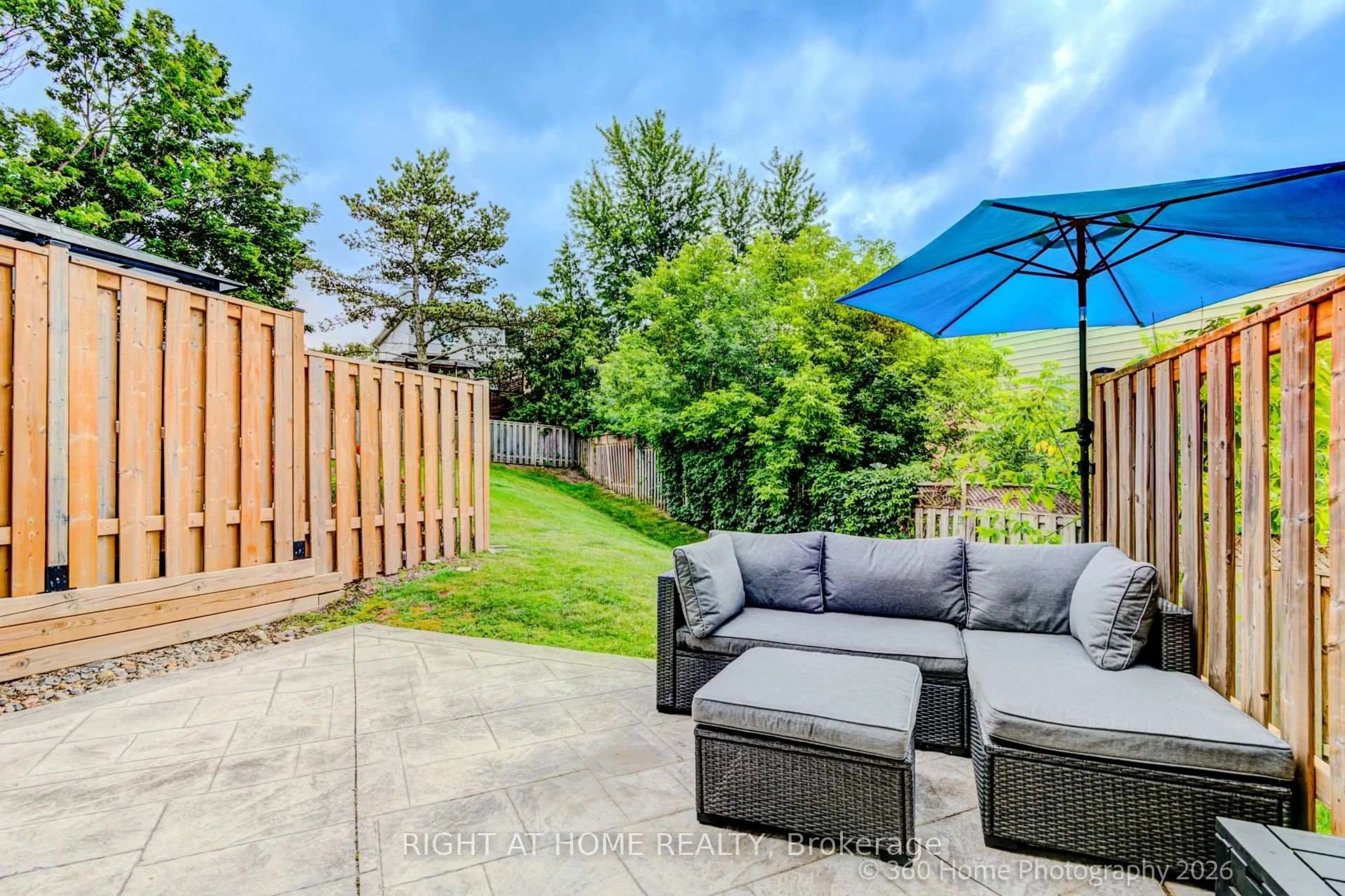 Patio, unknown for 32 Harmony Circ, Bradford West Gwillimbury Ontario L3Z 2T9