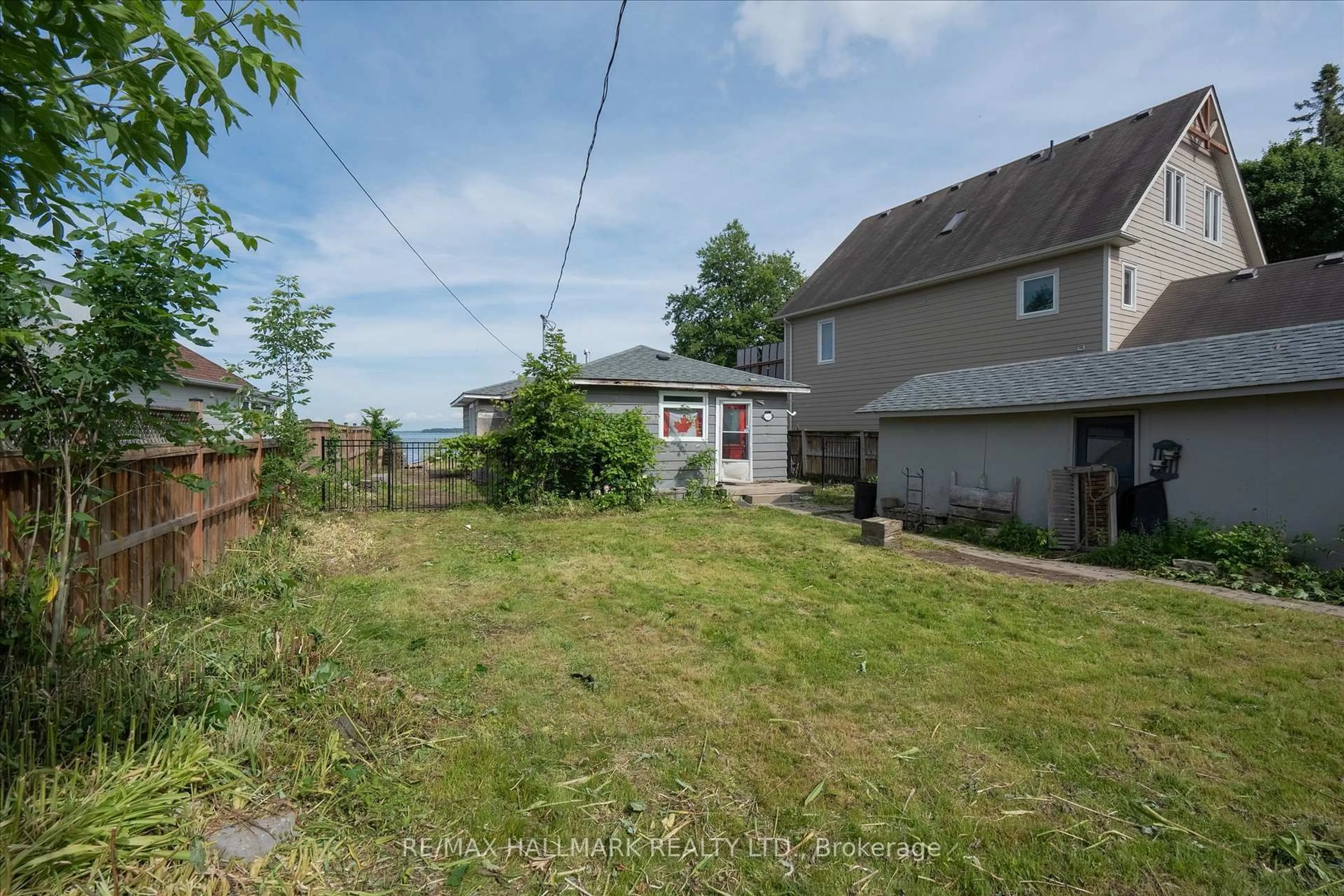 A pic from outside/outdoor area/front of a property/back of a property/a pic from drone, mountain view for 2329 Crystal Beach Rd, Innisfil Ontario L9S 3W8