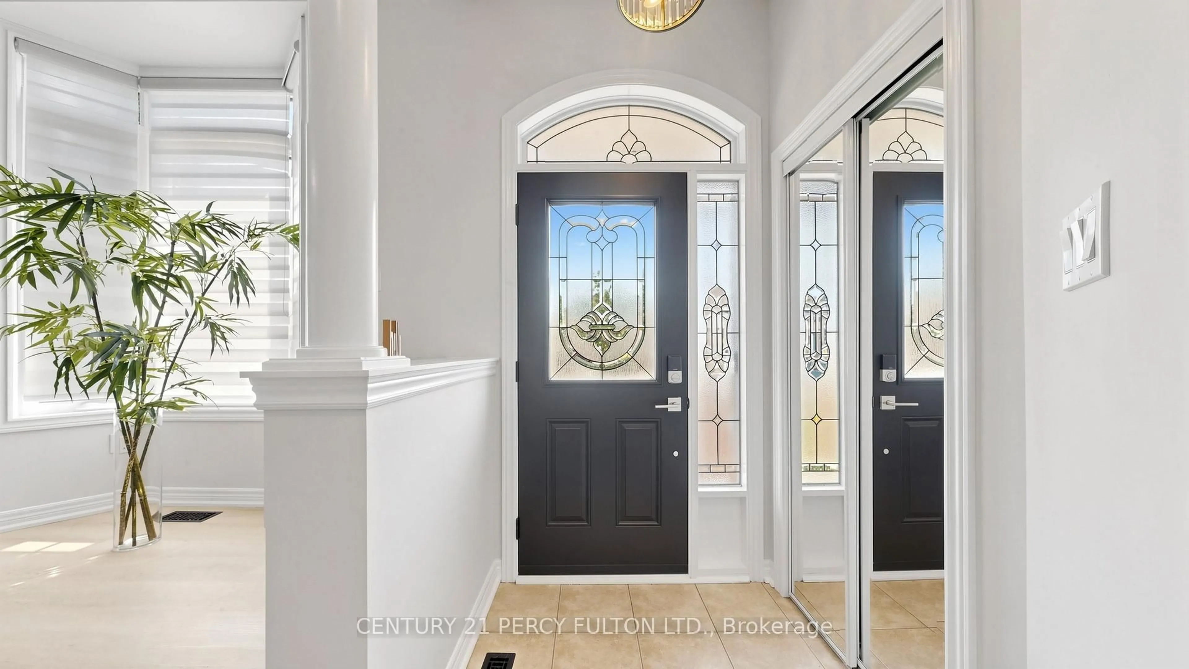 Indoor entryway for 22 Delray Dr, Markham Ontario L6E 1Z2
