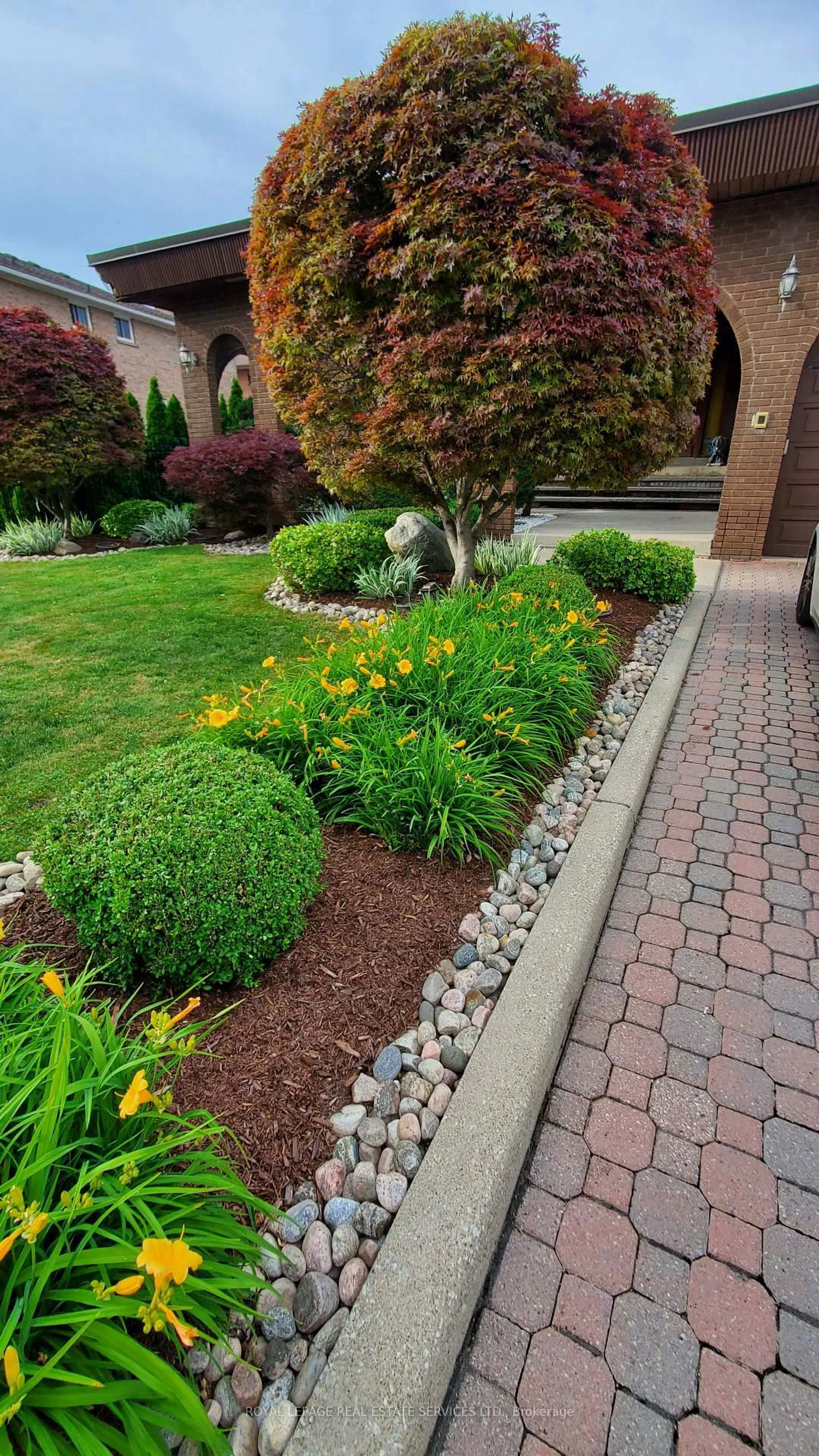 Patio, street for 44 Wigwoss Dr, Vaughan Ontario L4L 2P8