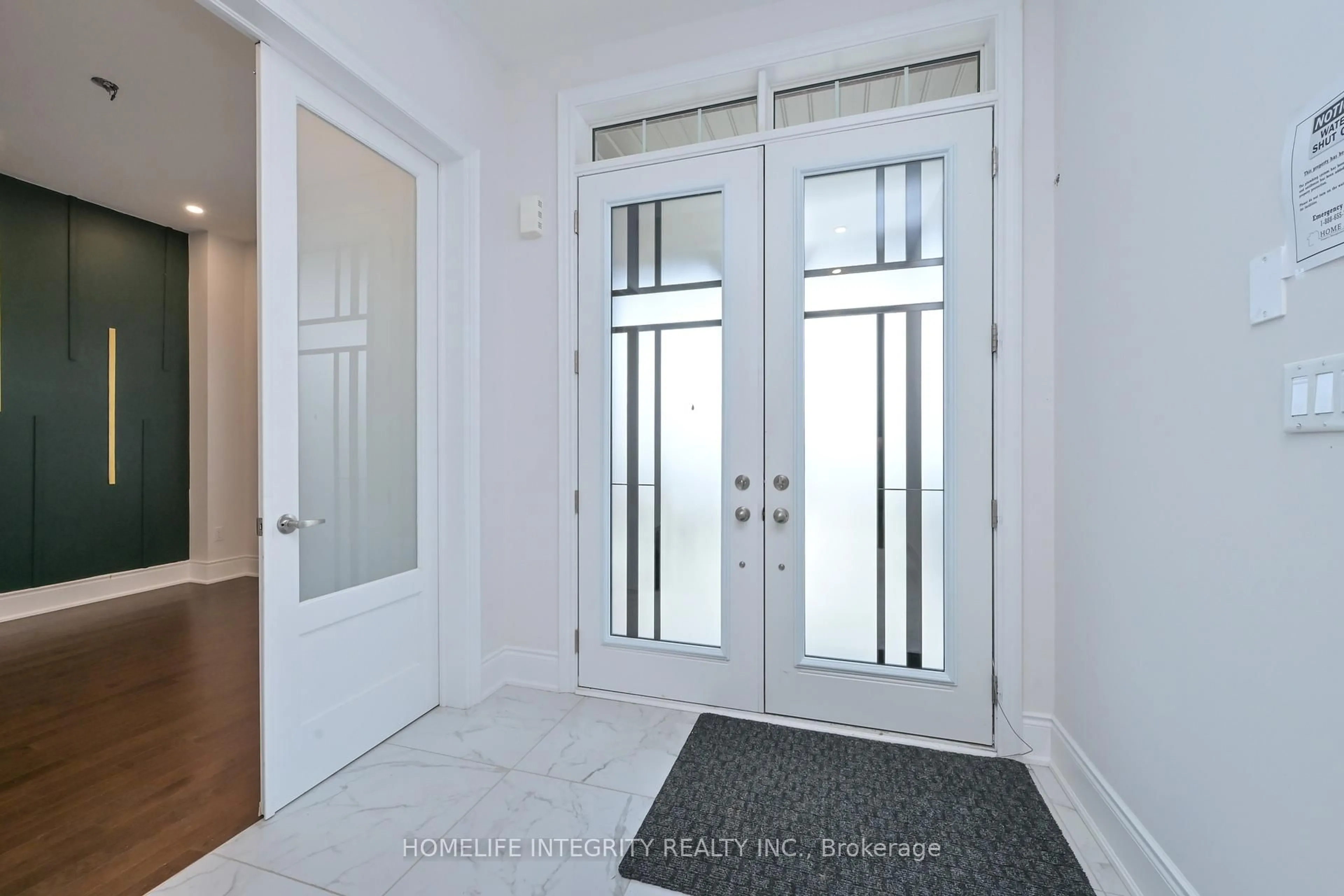 Indoor entryway for 1144 Wickham Rd, Innisfil Ontario L9S 0P8