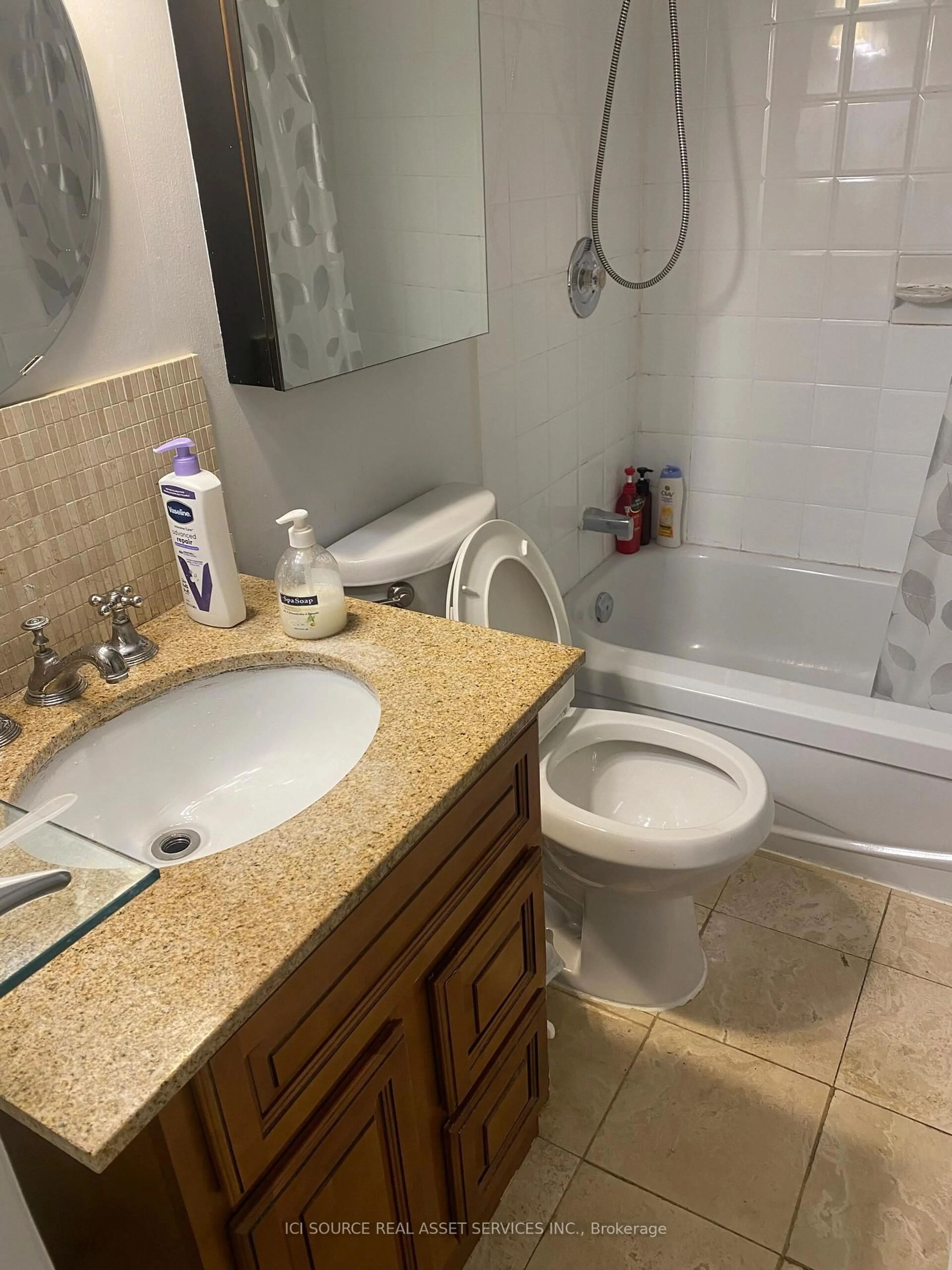 Standard bathroom, unknown for 249 Major Mackenzie Dr #204, Richmond Hill Ontario L4C 9M8