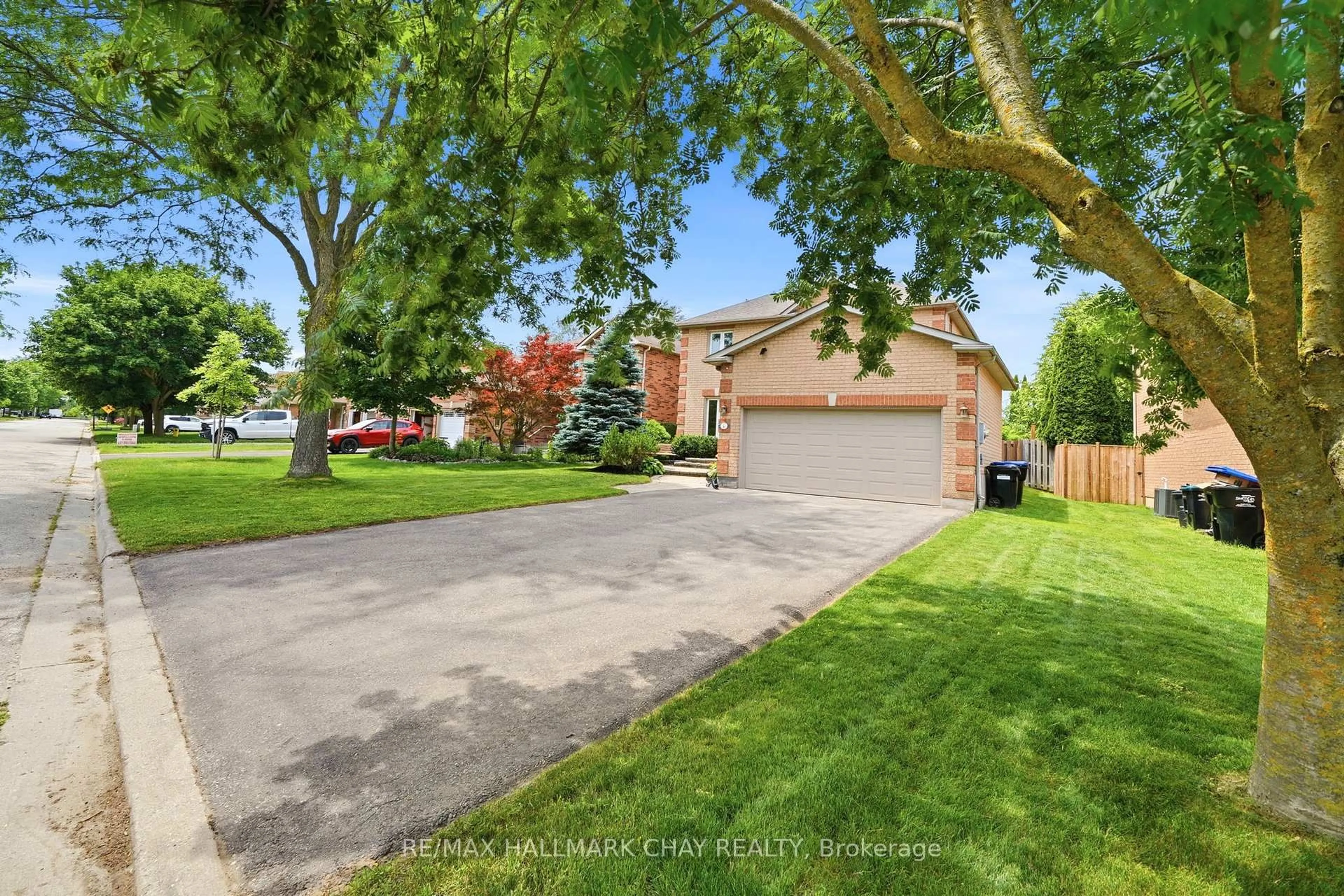 A pic from outside/outdoor area/front of a property/back of a property/a pic from drone, street for 4 Daniele Ave, New Tecumseth Ontario L0G 1A0