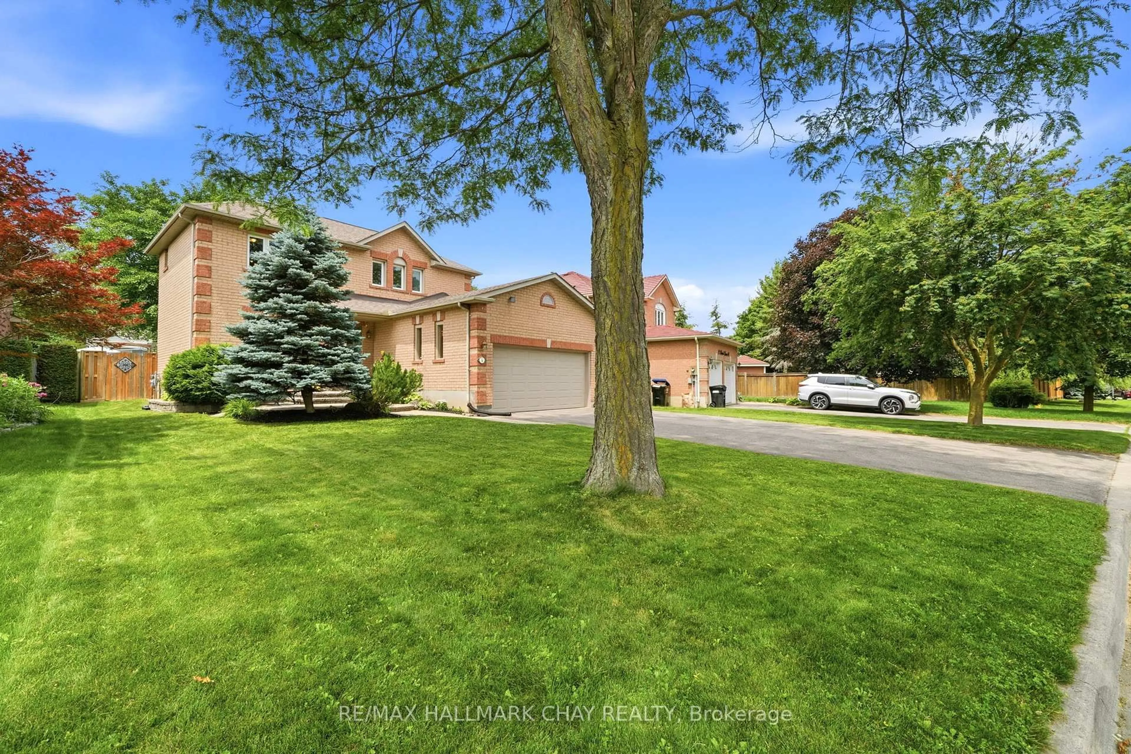 A pic from outside/outdoor area/front of a property/back of a property/a pic from drone, street for 4 Daniele Ave, New Tecumseth Ontario L0G 1A0