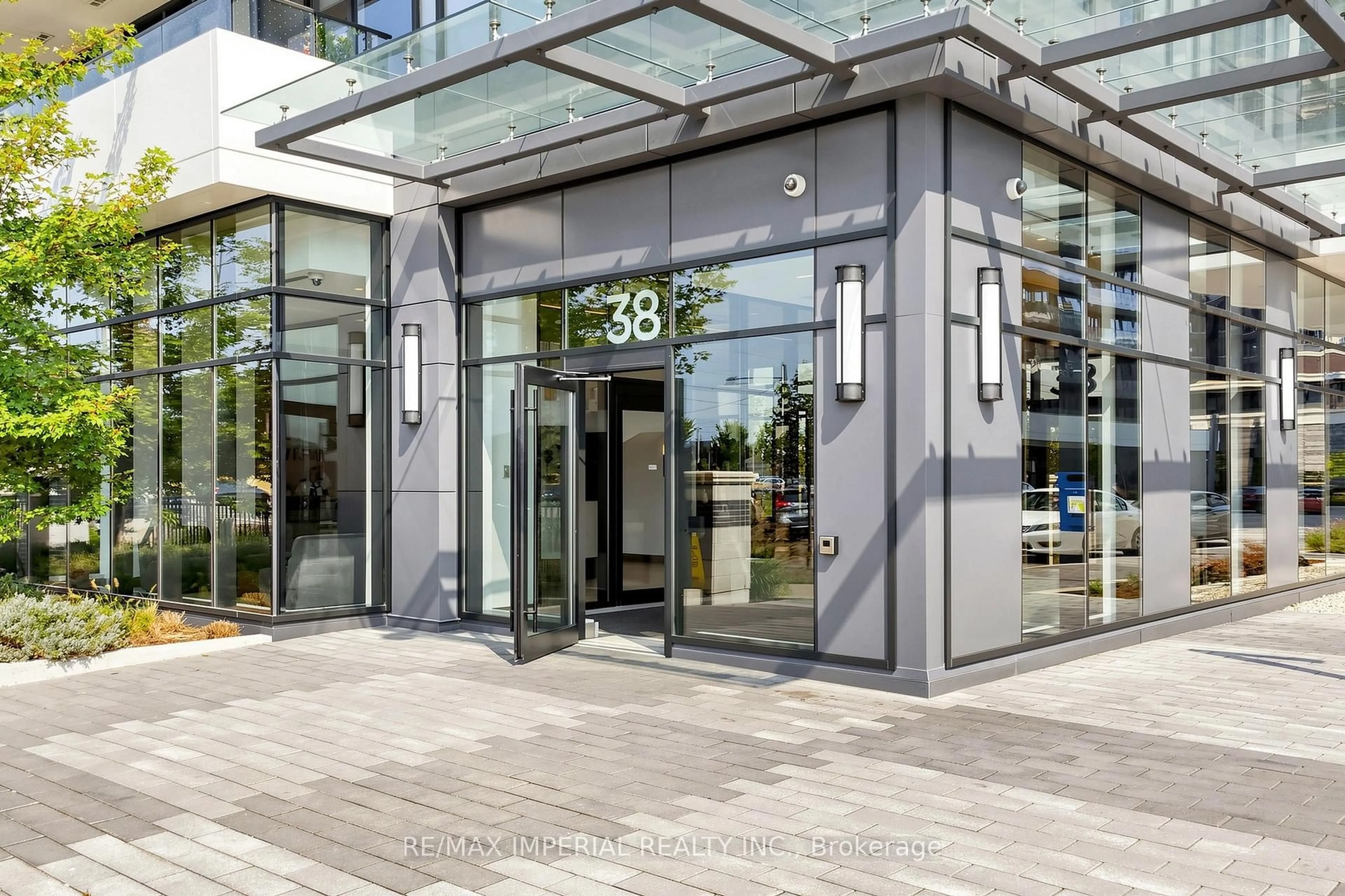 Indoor foyer for 38 Water Walk Dr #910, Markham Ontario L3R 6M8