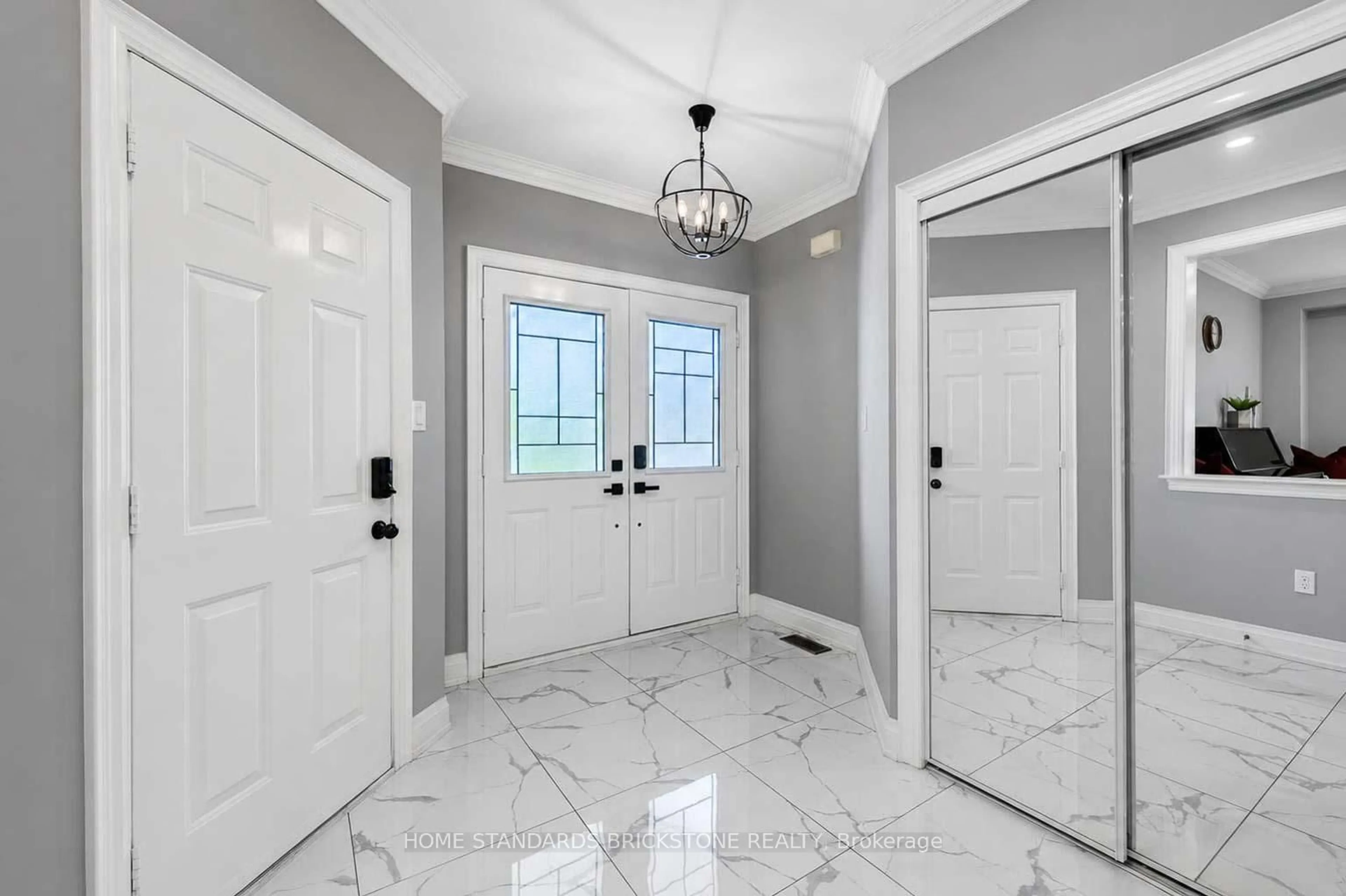 Indoor entryway for 114 Brightsview Dr, Richmond Hill Ontario L4E 3Y9