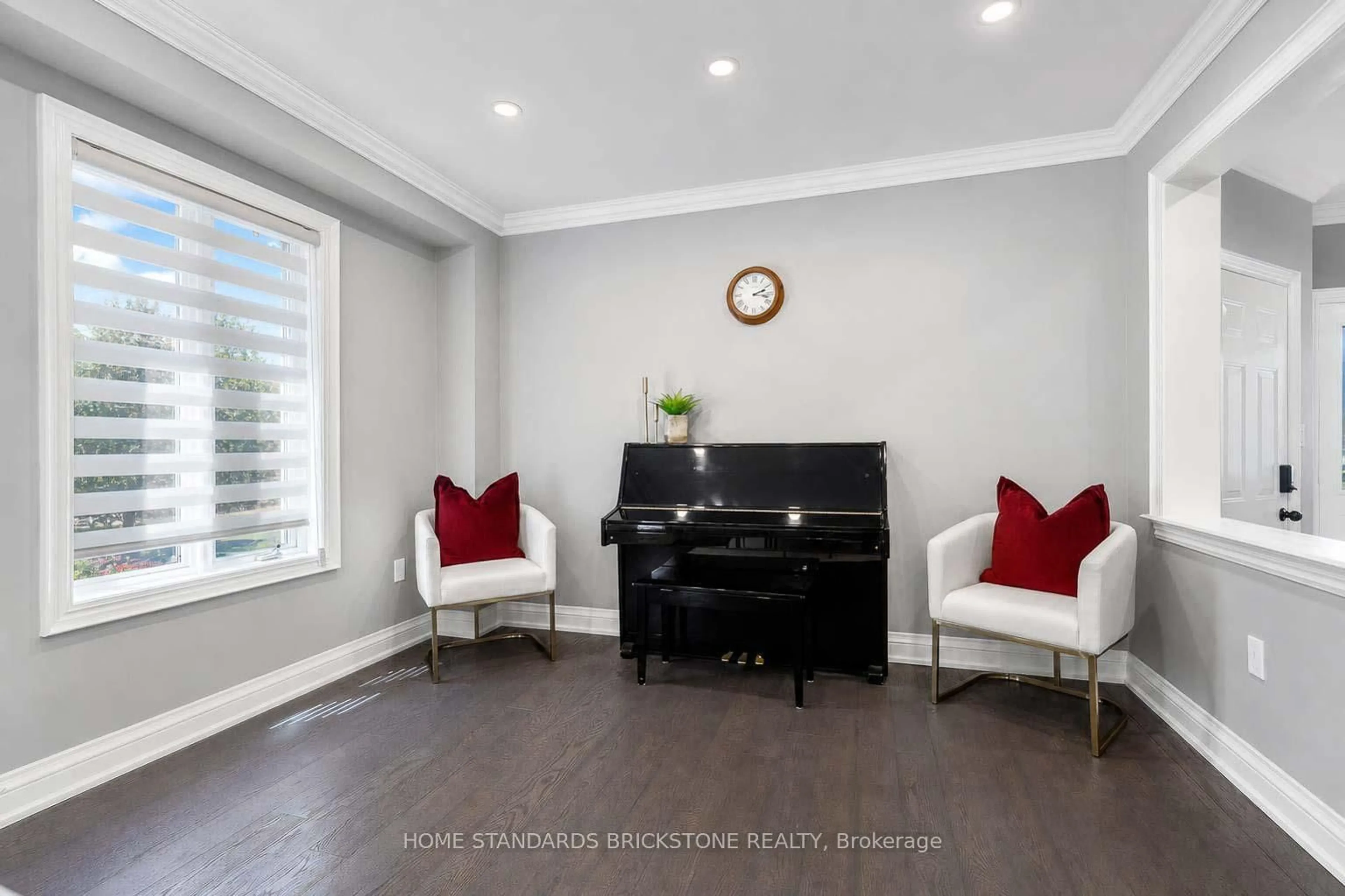 Living room with furniture, unknown for 114 Brightsview Dr, Richmond Hill Ontario L4E 3Y9