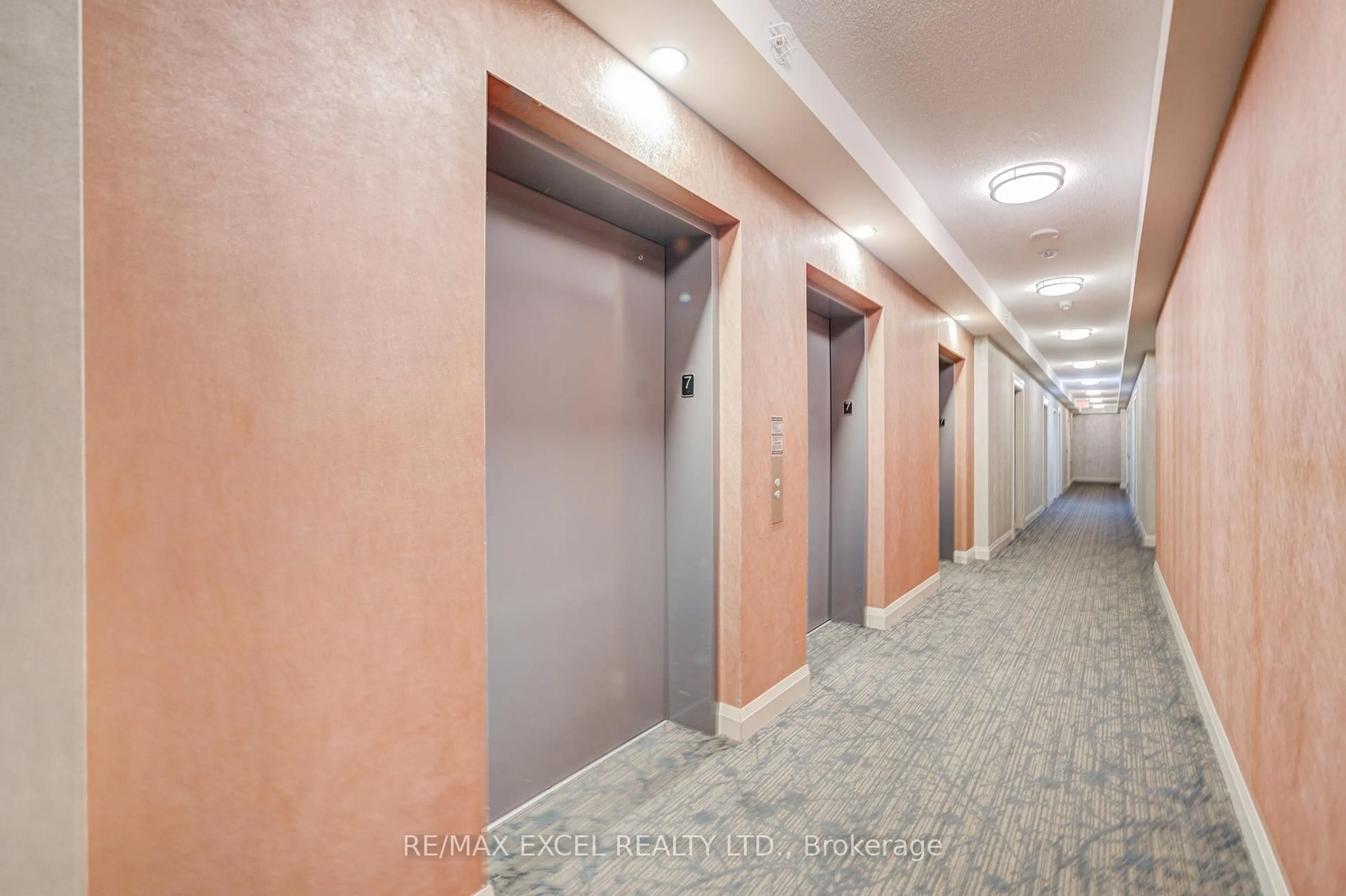 Indoor foyer for 85 North Park Rd #705, Vaughan Ontario L4J 0H8