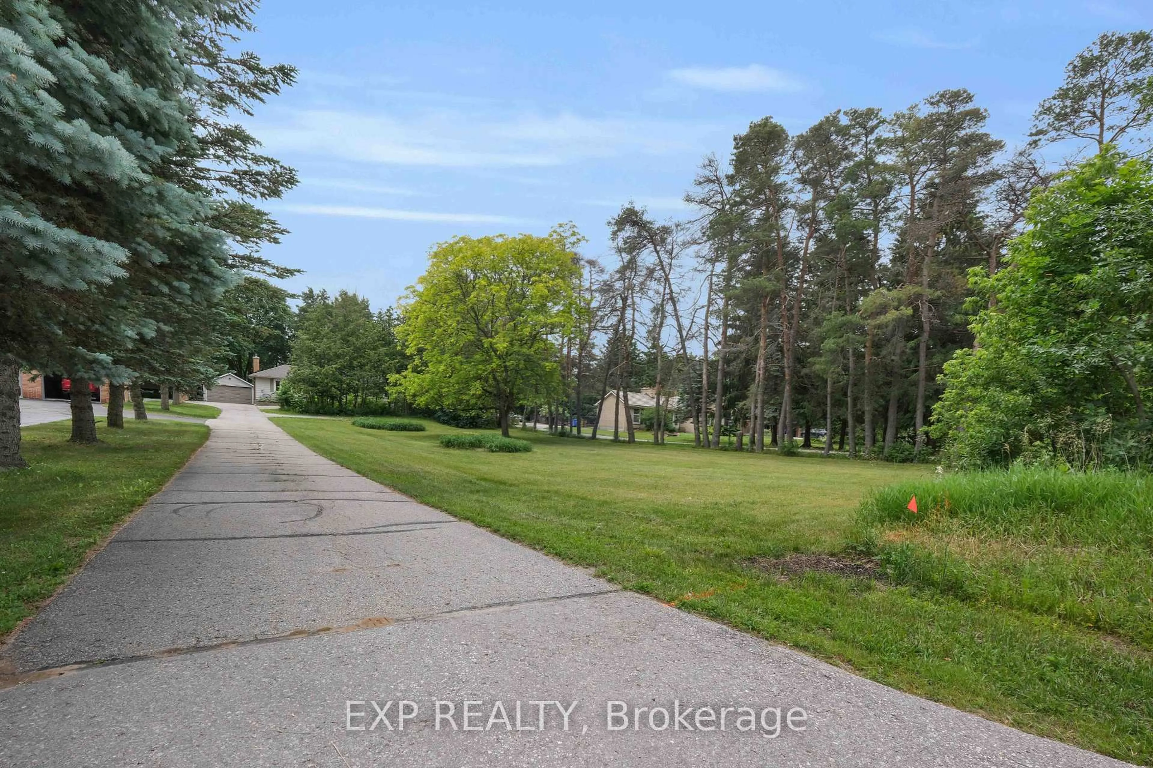 A pic from outside/outdoor area/front of a property/back of a property/a pic from drone, street for 5373 Aurora Rd, Whitchurch-Stouffville Ontario L4A 7X4
