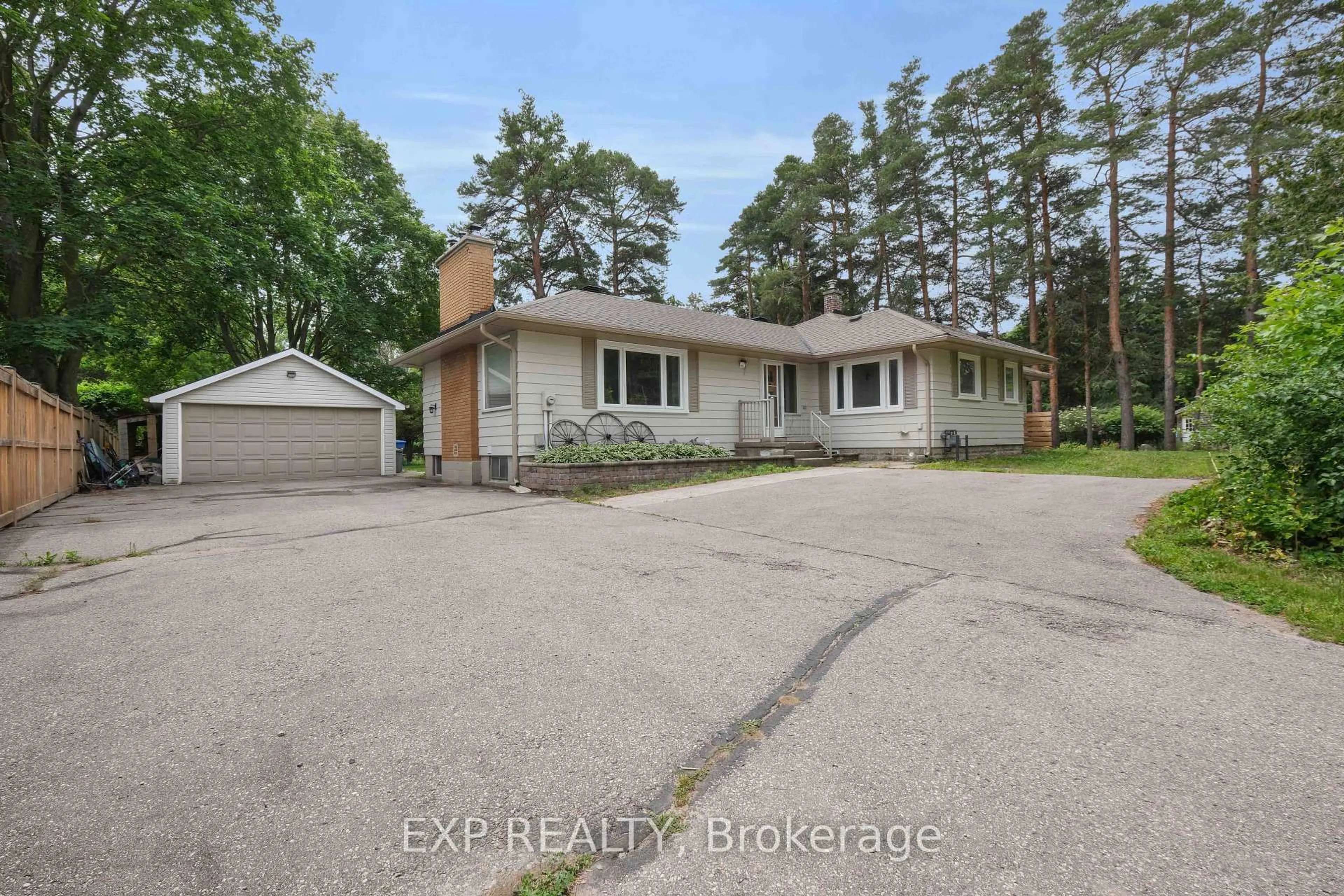 A pic from outside/outdoor area/front of a property/back of a property/a pic from drone, street for 5373 Aurora Rd, Whitchurch-Stouffville Ontario L4A 7X4