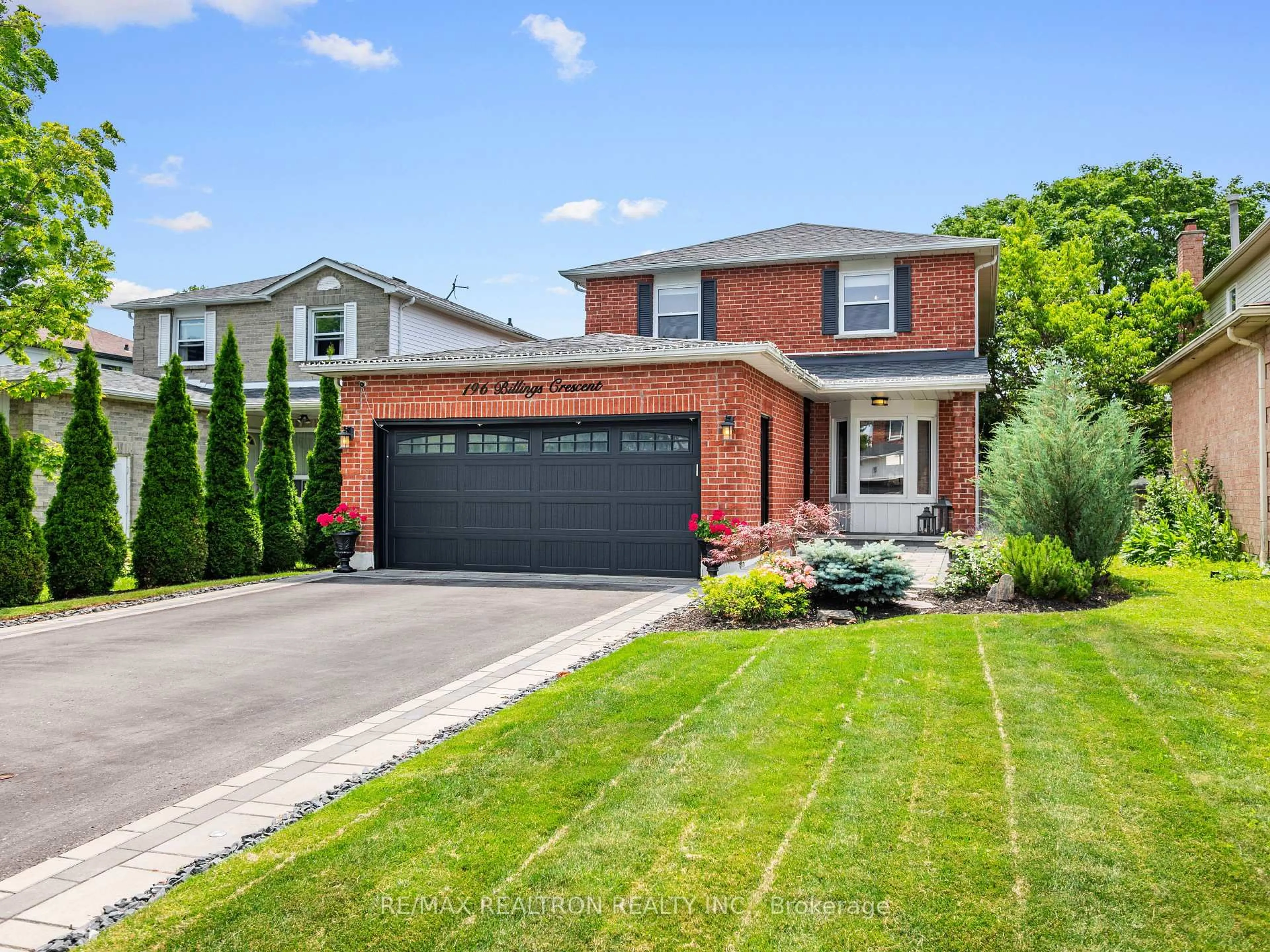 Home with brick exterior material, street for 196 Billings Cres, Newmarket Ontario L3Y 7Y3