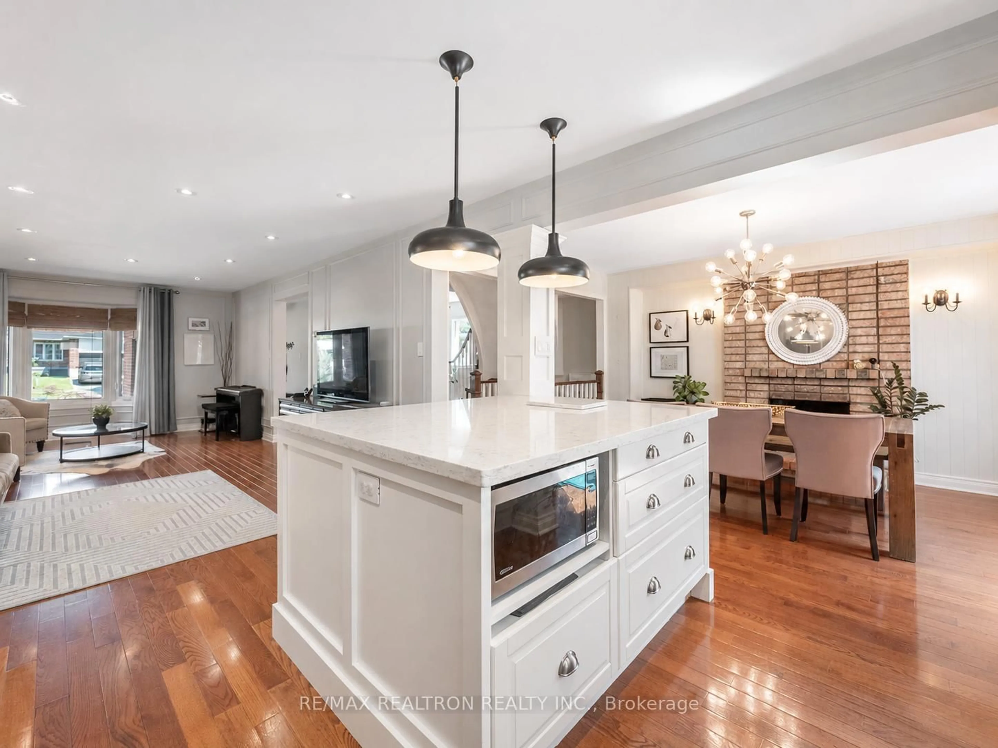 Open concept kitchen, unknown for 196 Billings Cres, Newmarket Ontario L3Y 7Y3