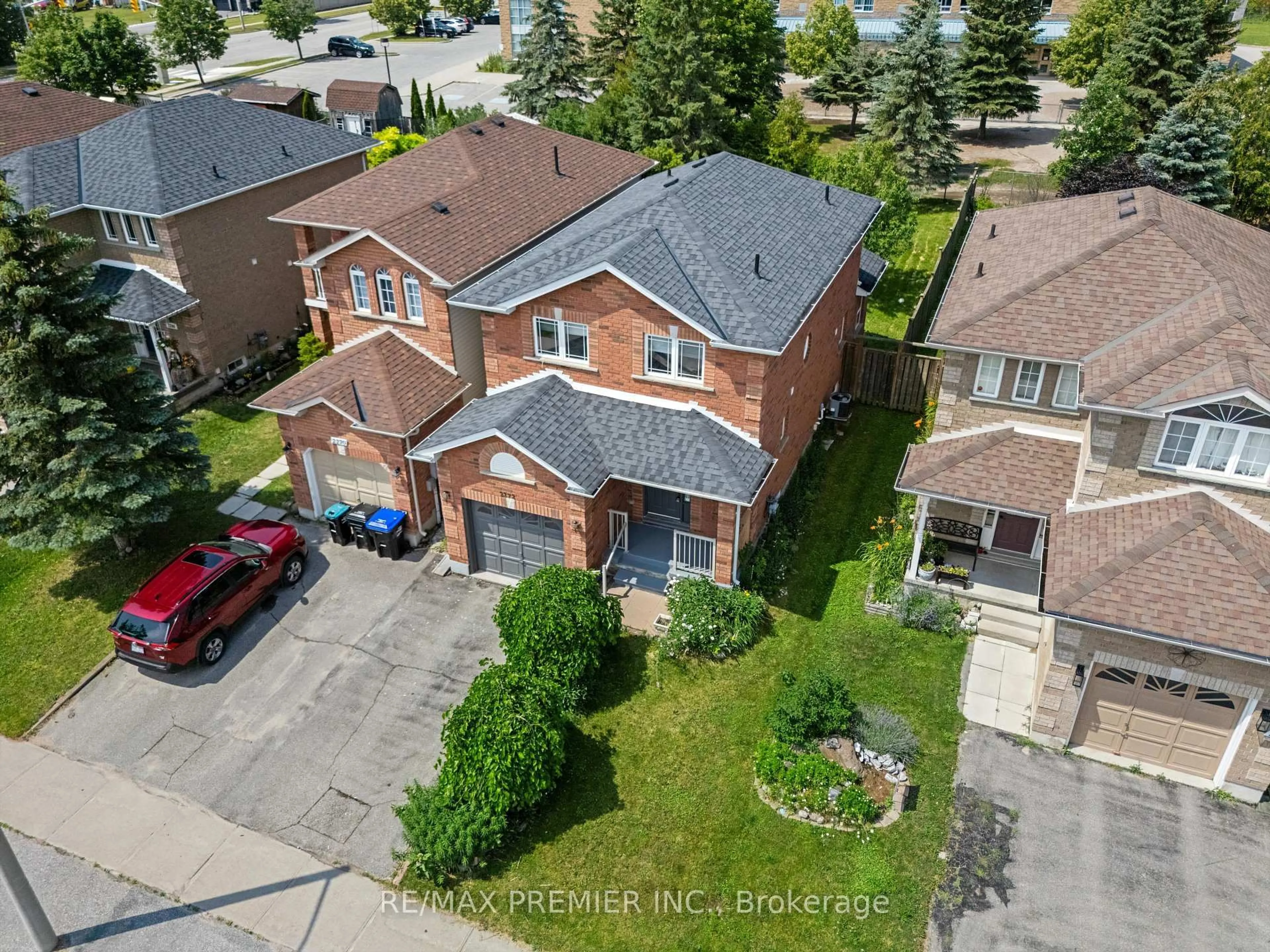 A pic from outside/outdoor area/front of a property/back of a property/a pic from drone, street for 2272 Warrington Way, Innisfil Ontario L9S 2C6